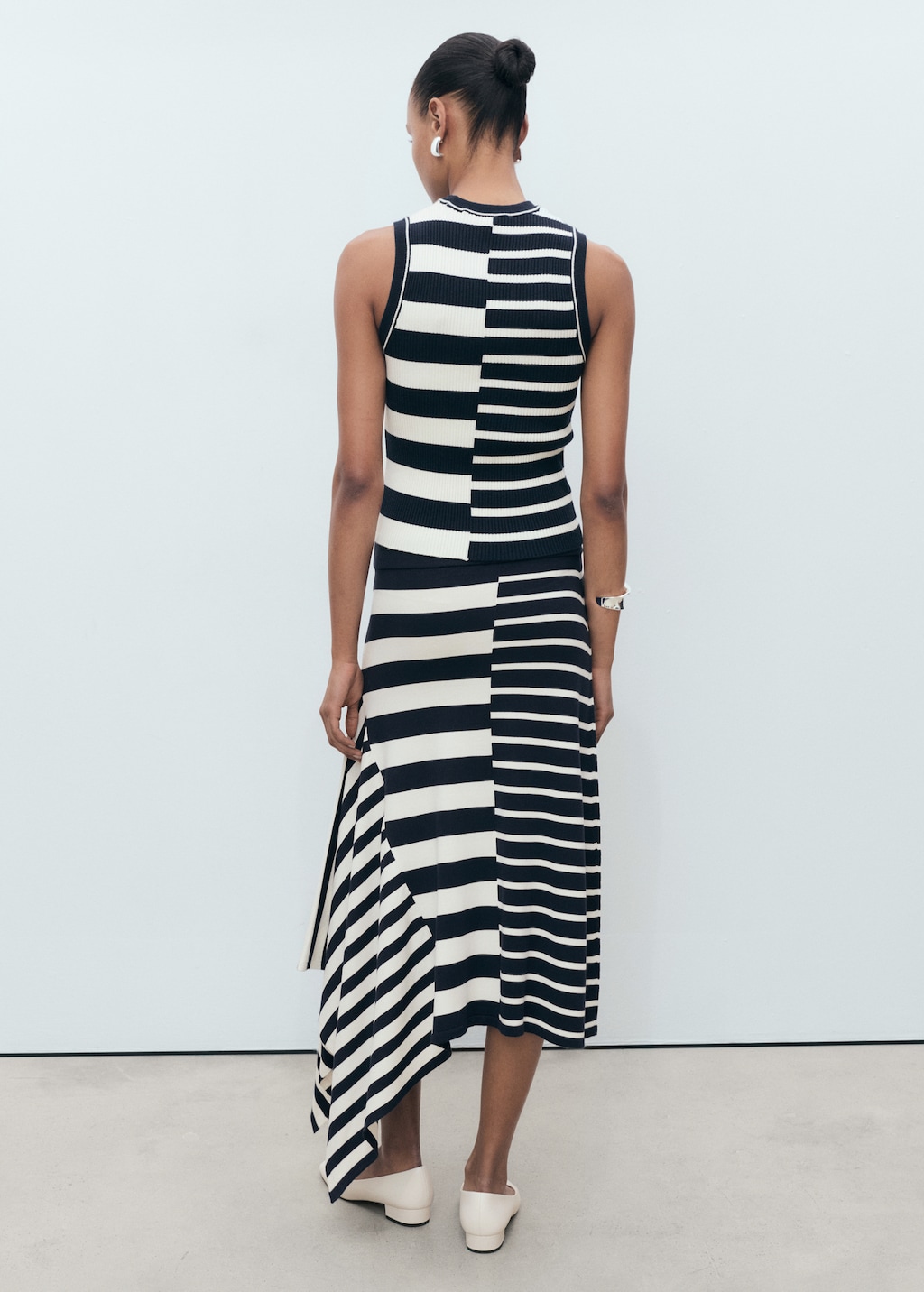 Asymmetrical striped knitted skirt