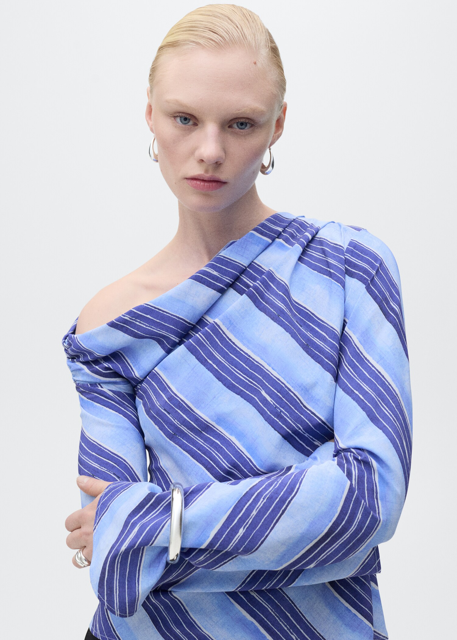 Asymmetrical striped blouse - Details of the article 1