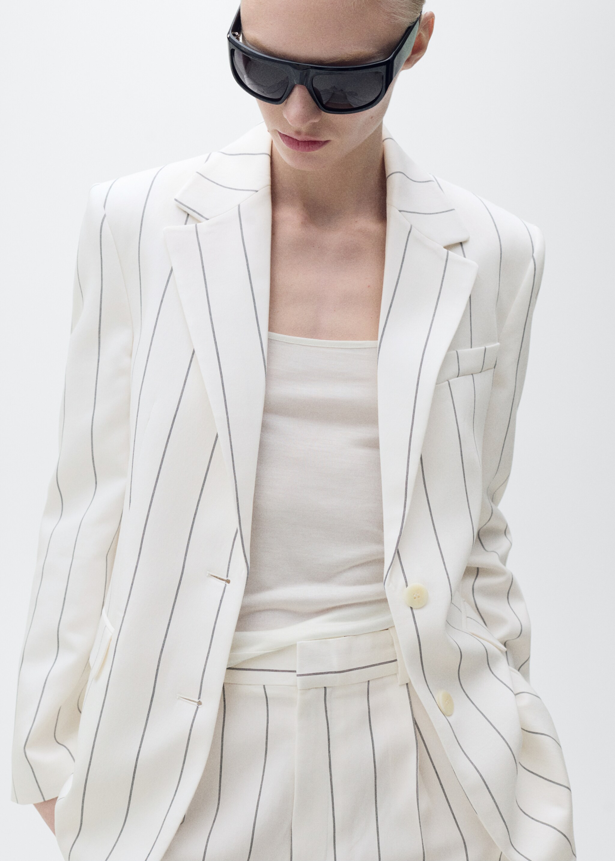 Blazer traje rayas - Plano medio