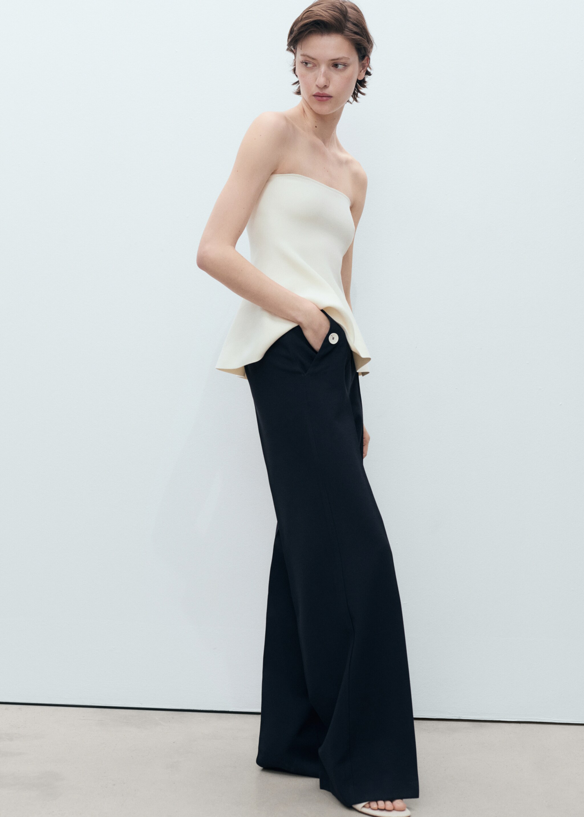 Straight trousers with contrasting button detail - Details of the article 2