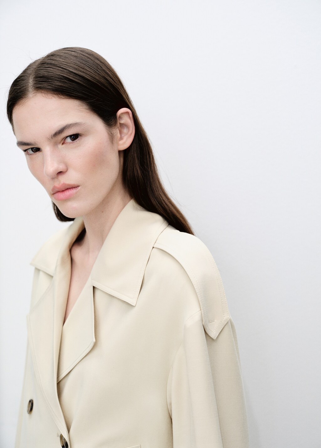 Double-breasted cropped trench coat - image 4