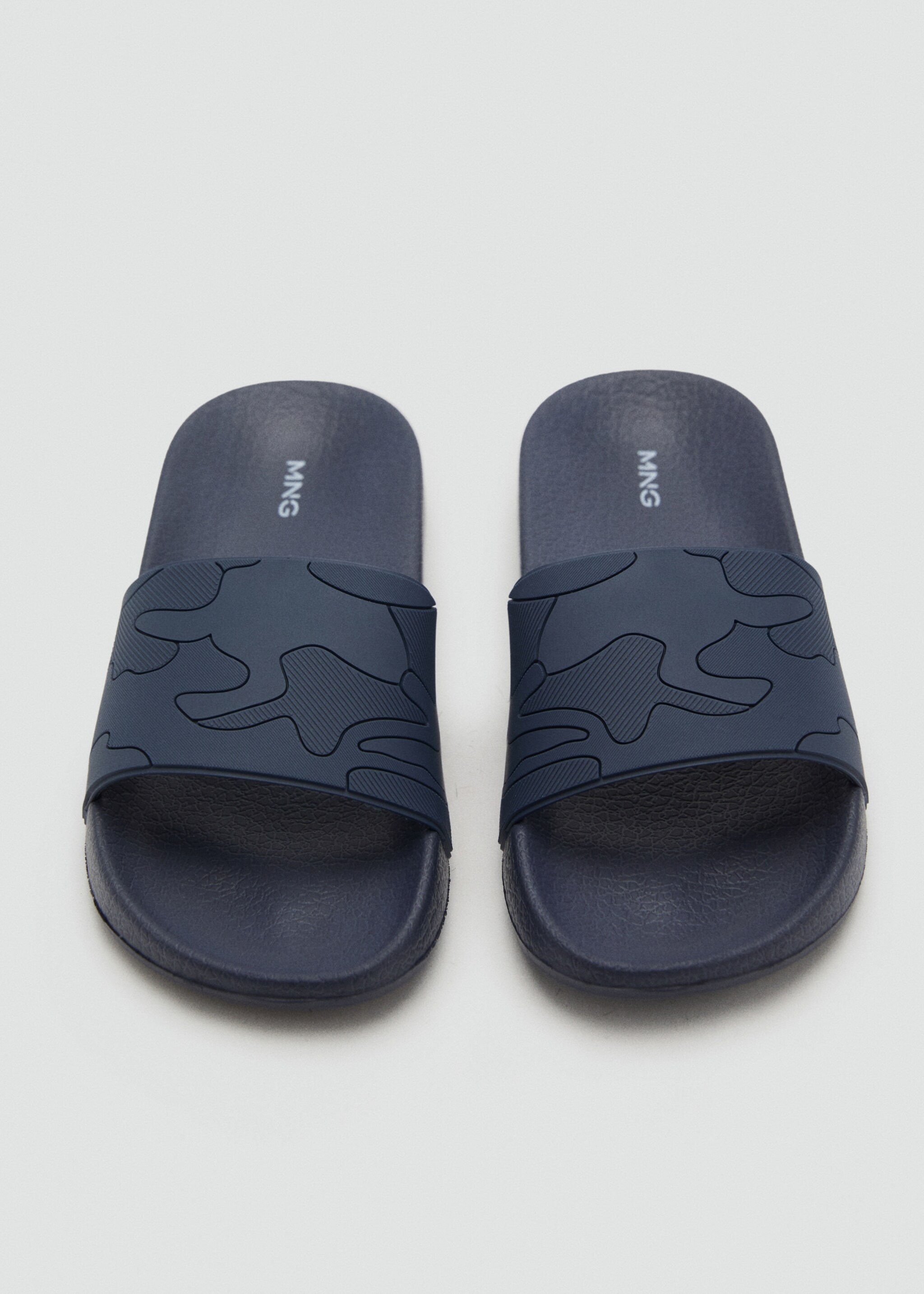 Camouflage-style flip-flops - Details of the article 1