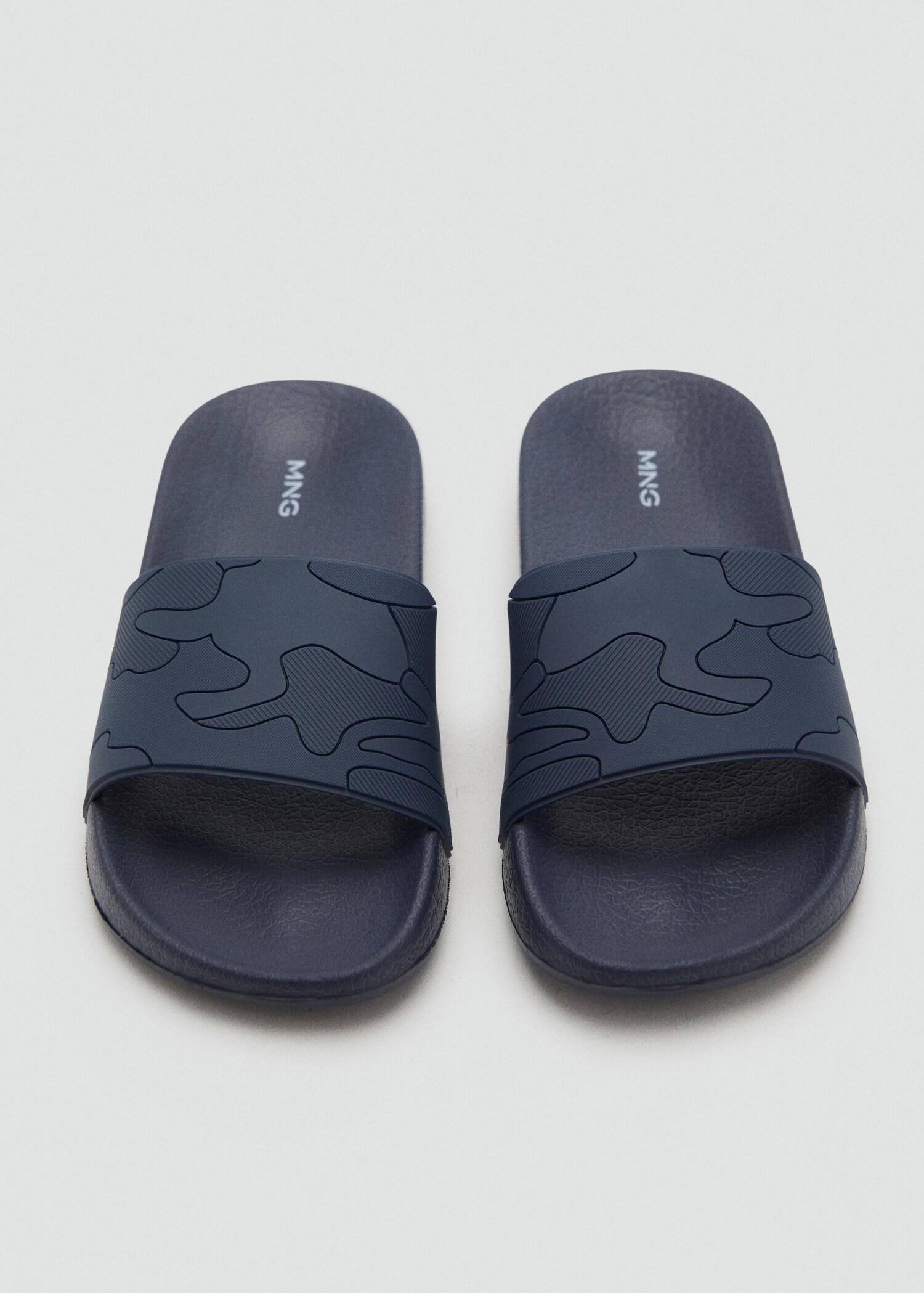 Camouflage-style flip-flops - Details of the article 1