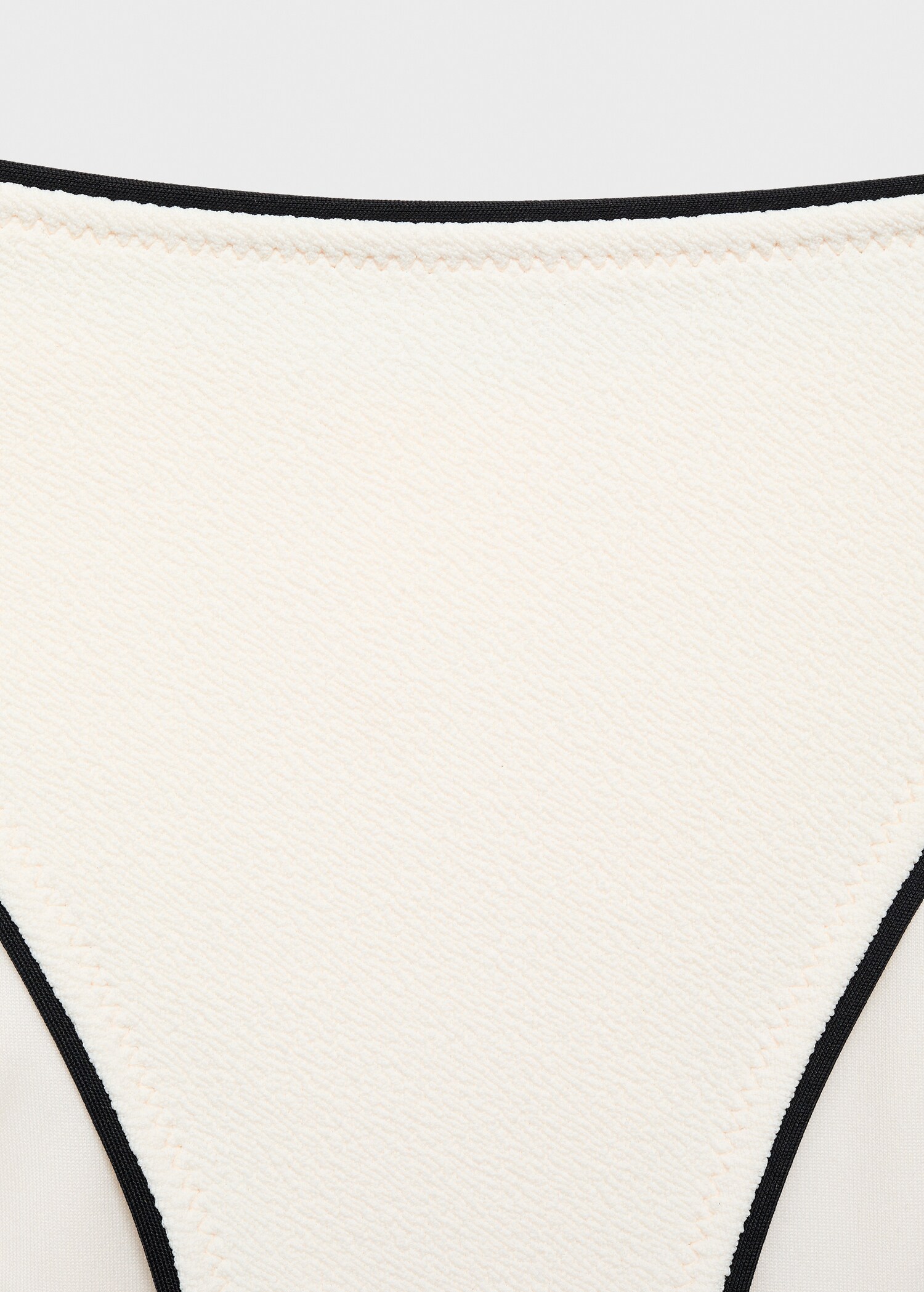 Bikini mit kontrastierenden Rändern - Detail des Artikels 0