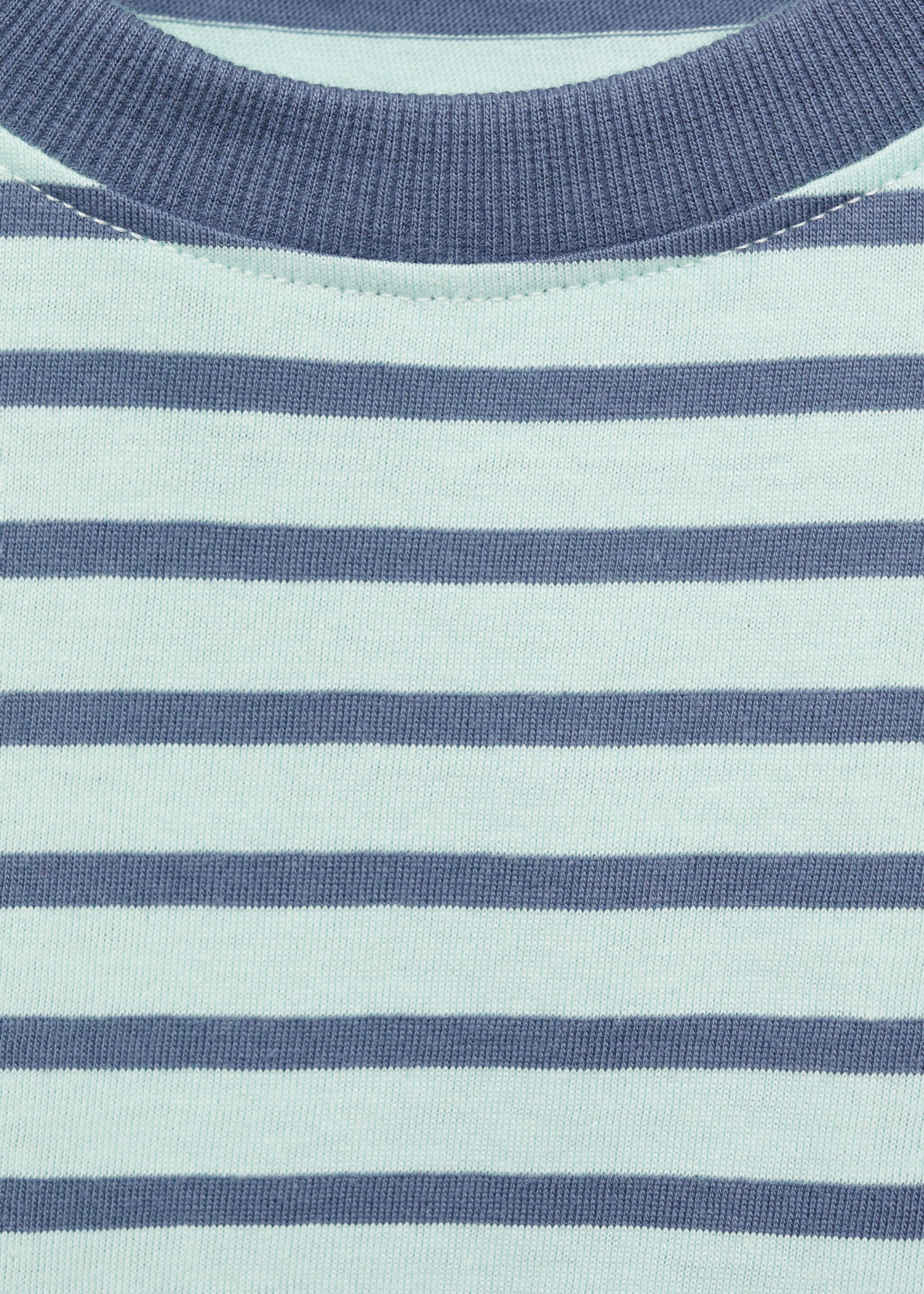 Striped t-shirt with contrasting collar - Details of the article 0