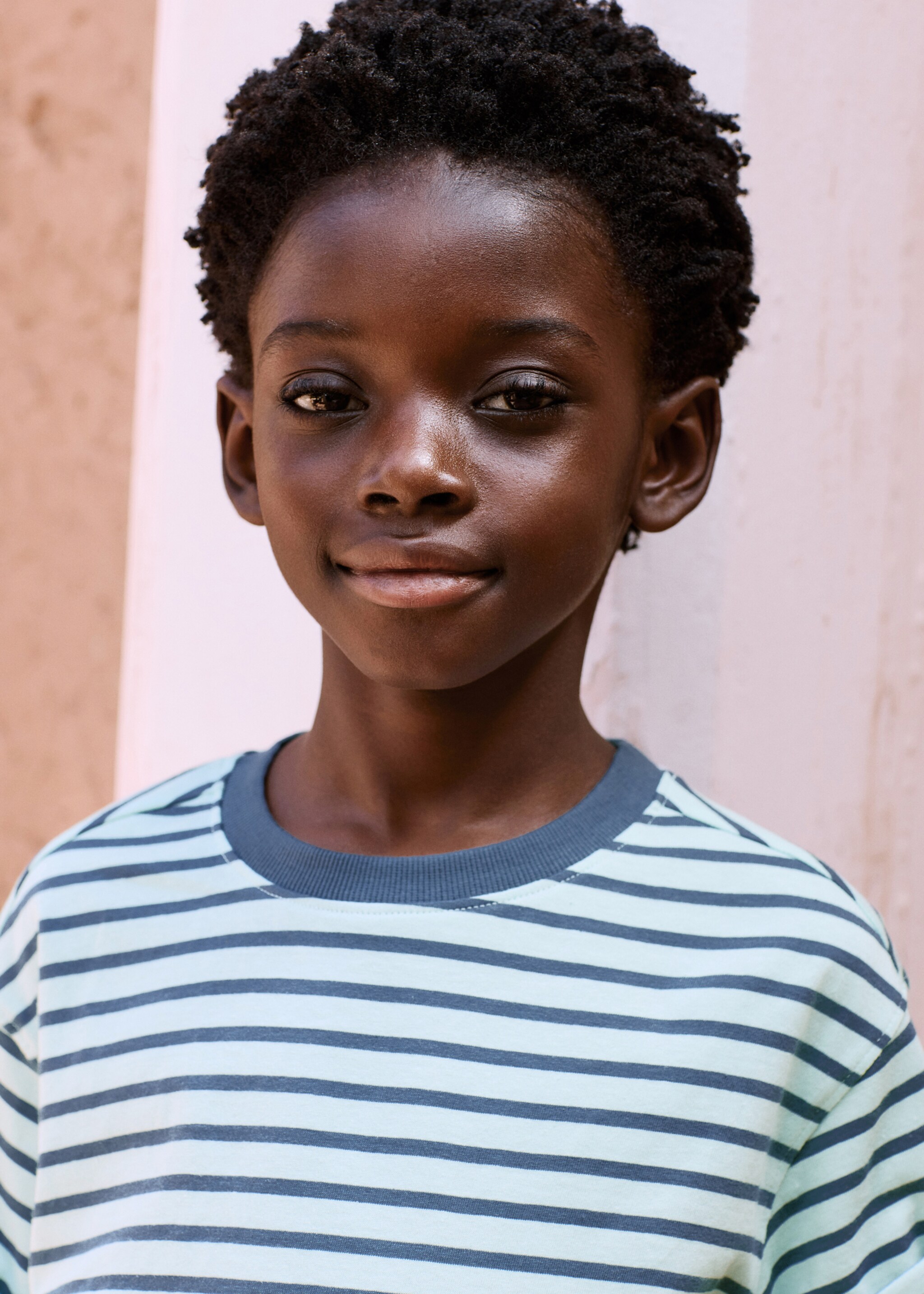 Striped t-shirt with contrasting collar - Details of the article 6