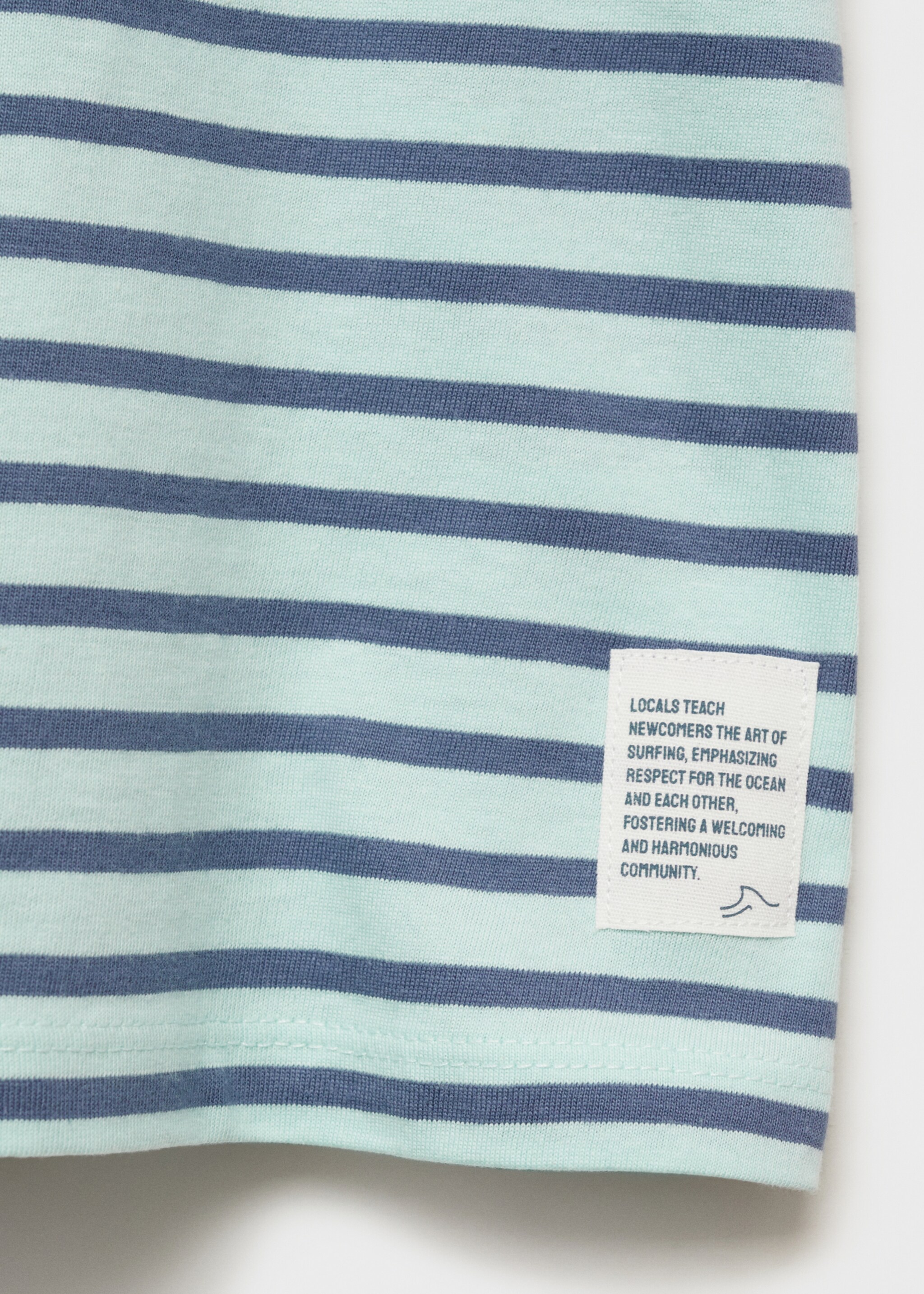 Striped t-shirt with contrasting collar - Details of the article 8