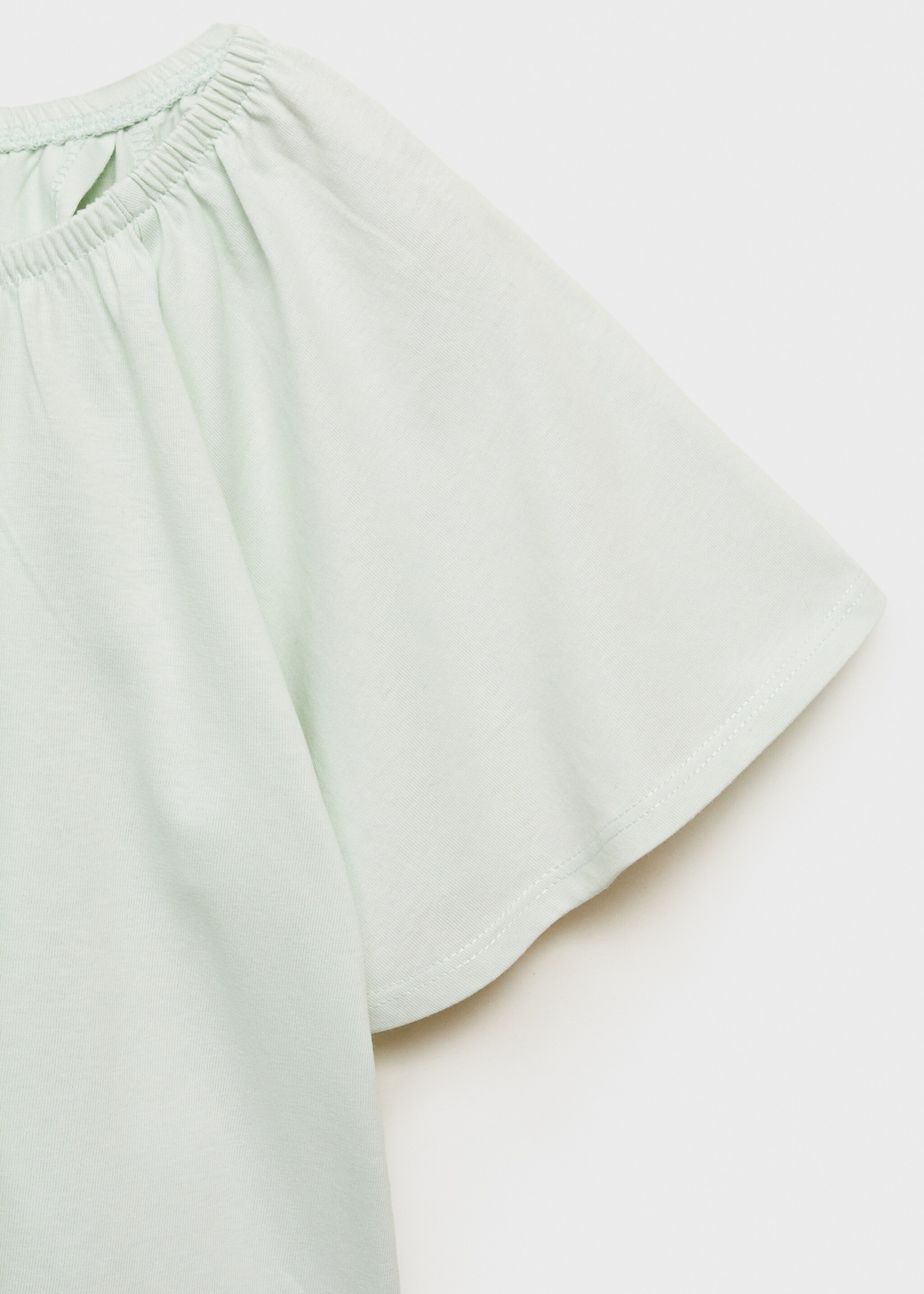 Tricou petrecut la spate - Detaliu al articolului 8