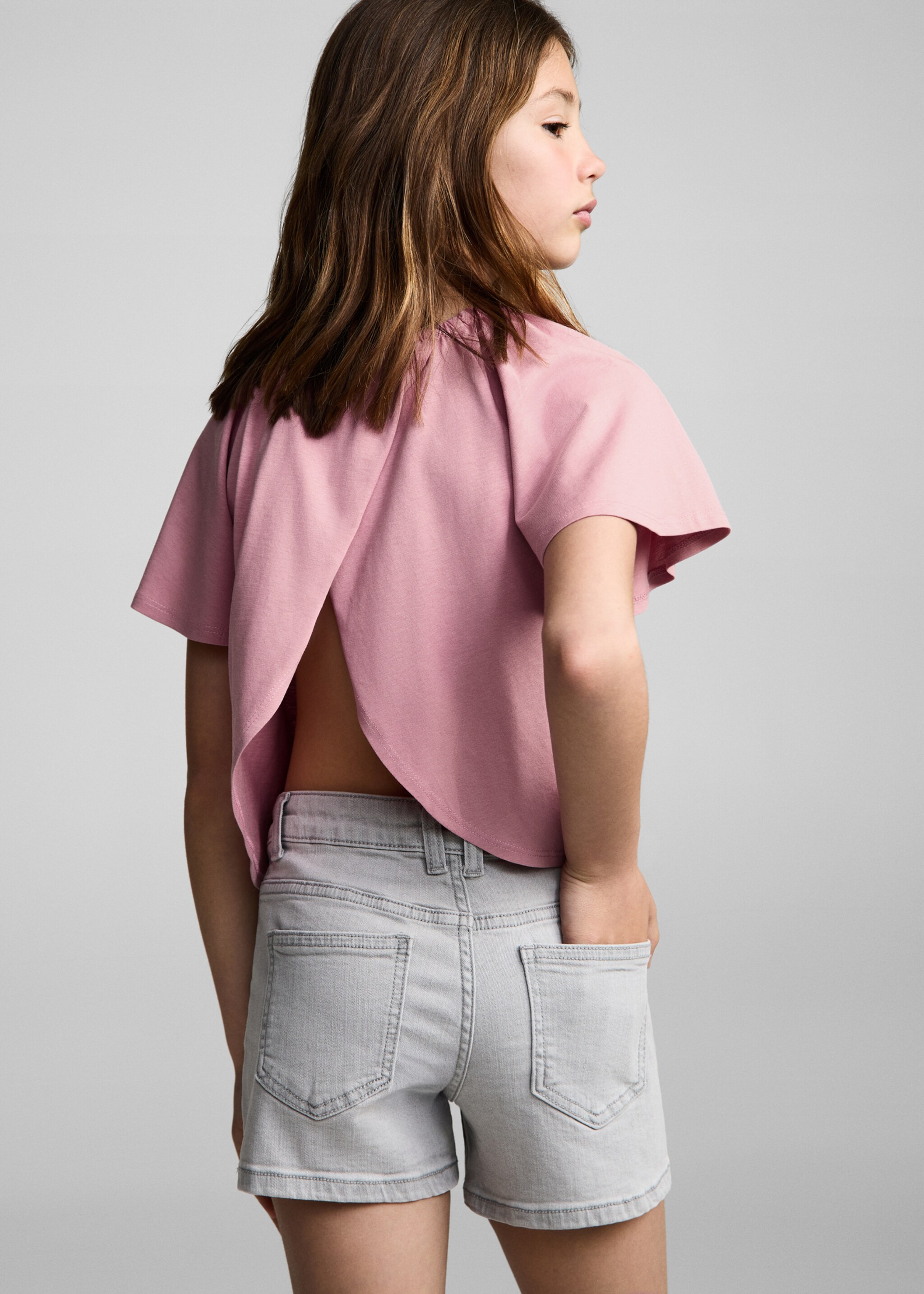 Crossover back T-shirt - Reverse of the article