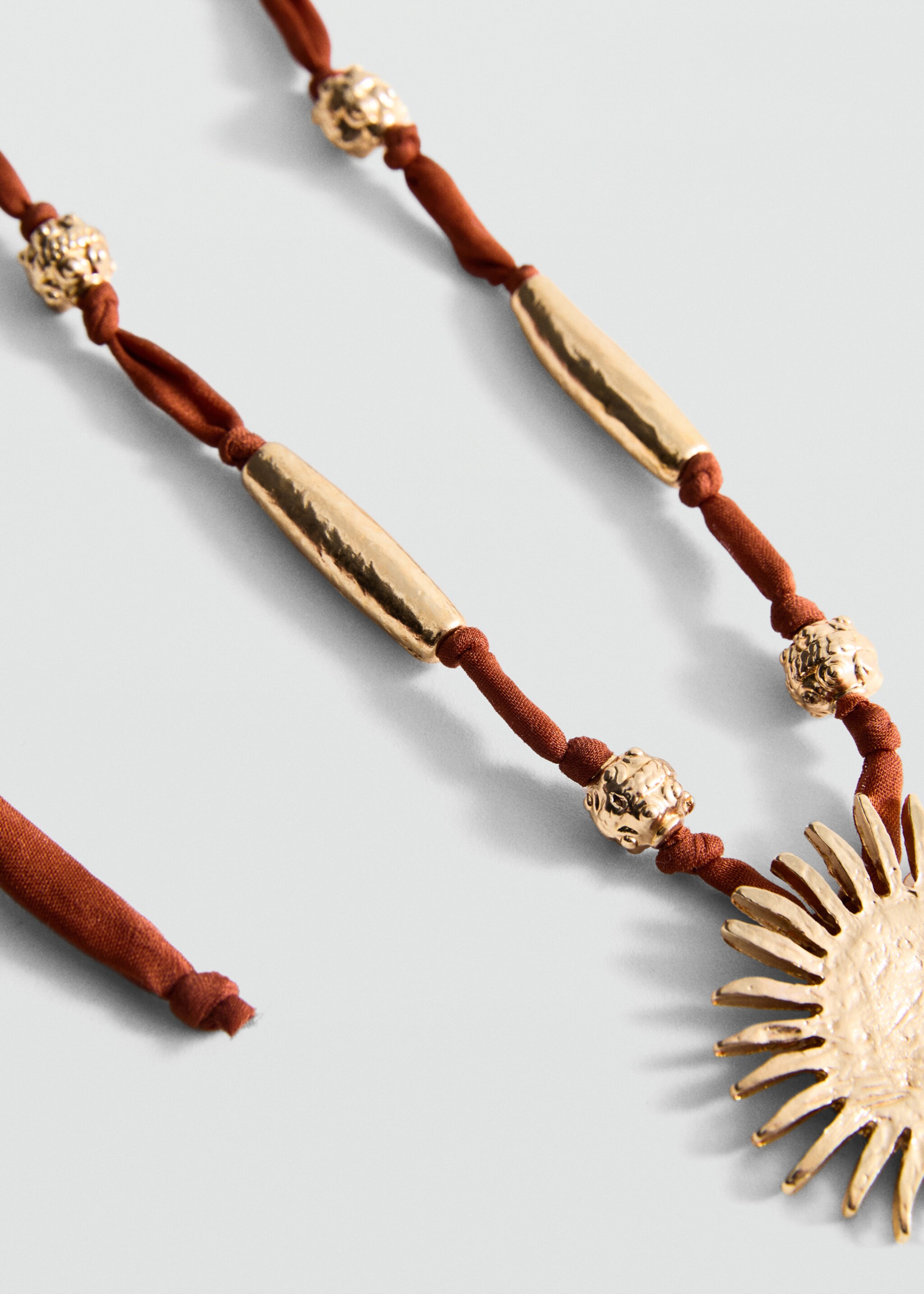 Bead necklace with sun detail - Medium plane