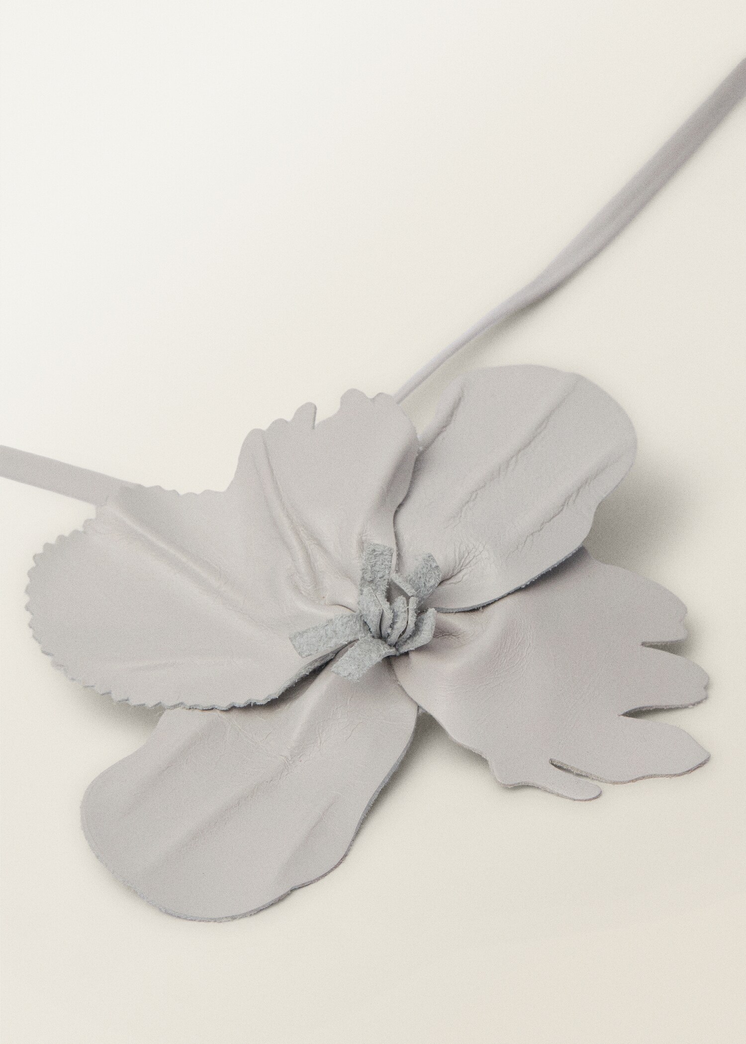 Thin leather belt with flower detail - Medium plane