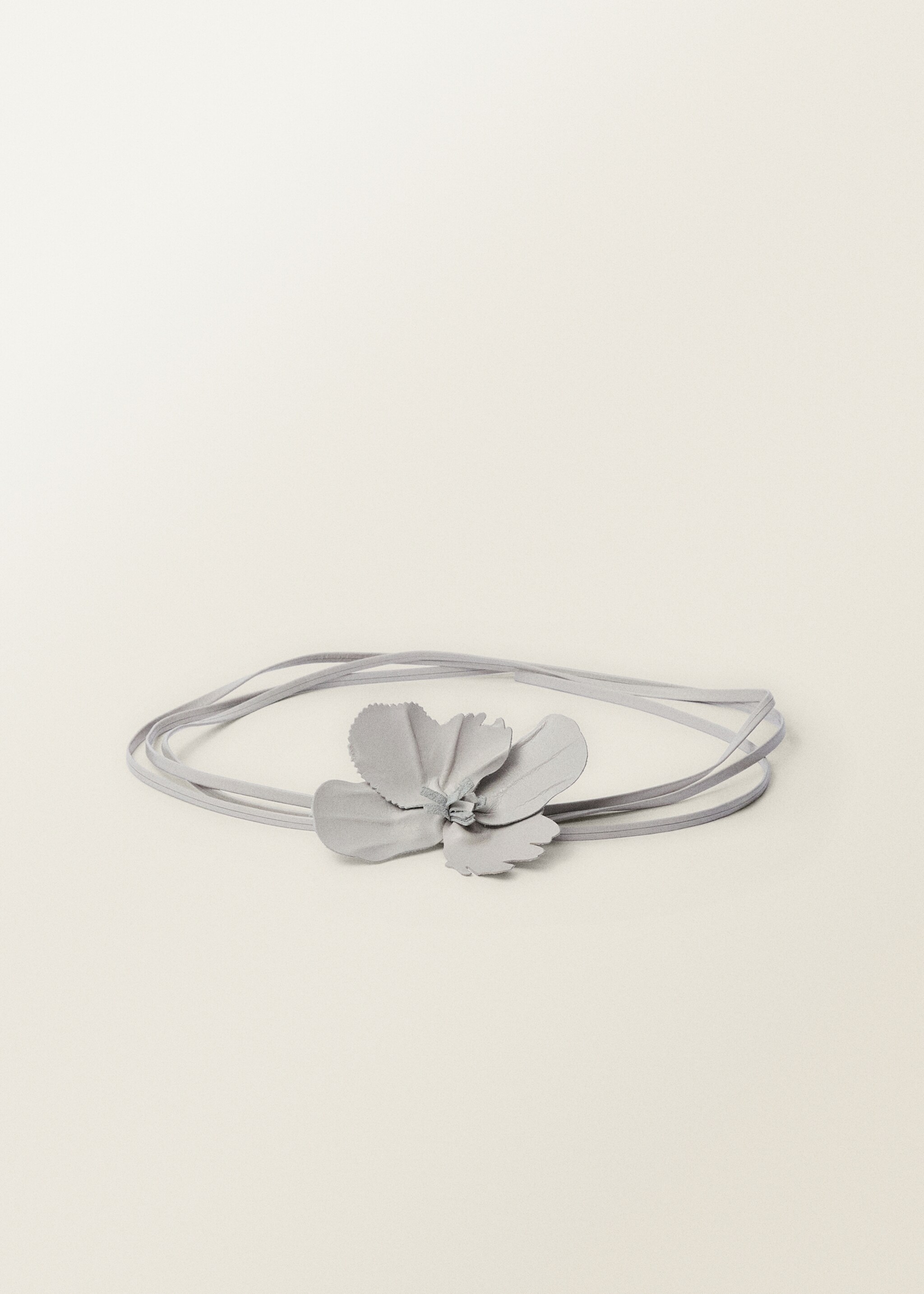 Cinturón fino piel detalle flor - Artículo sin modelo