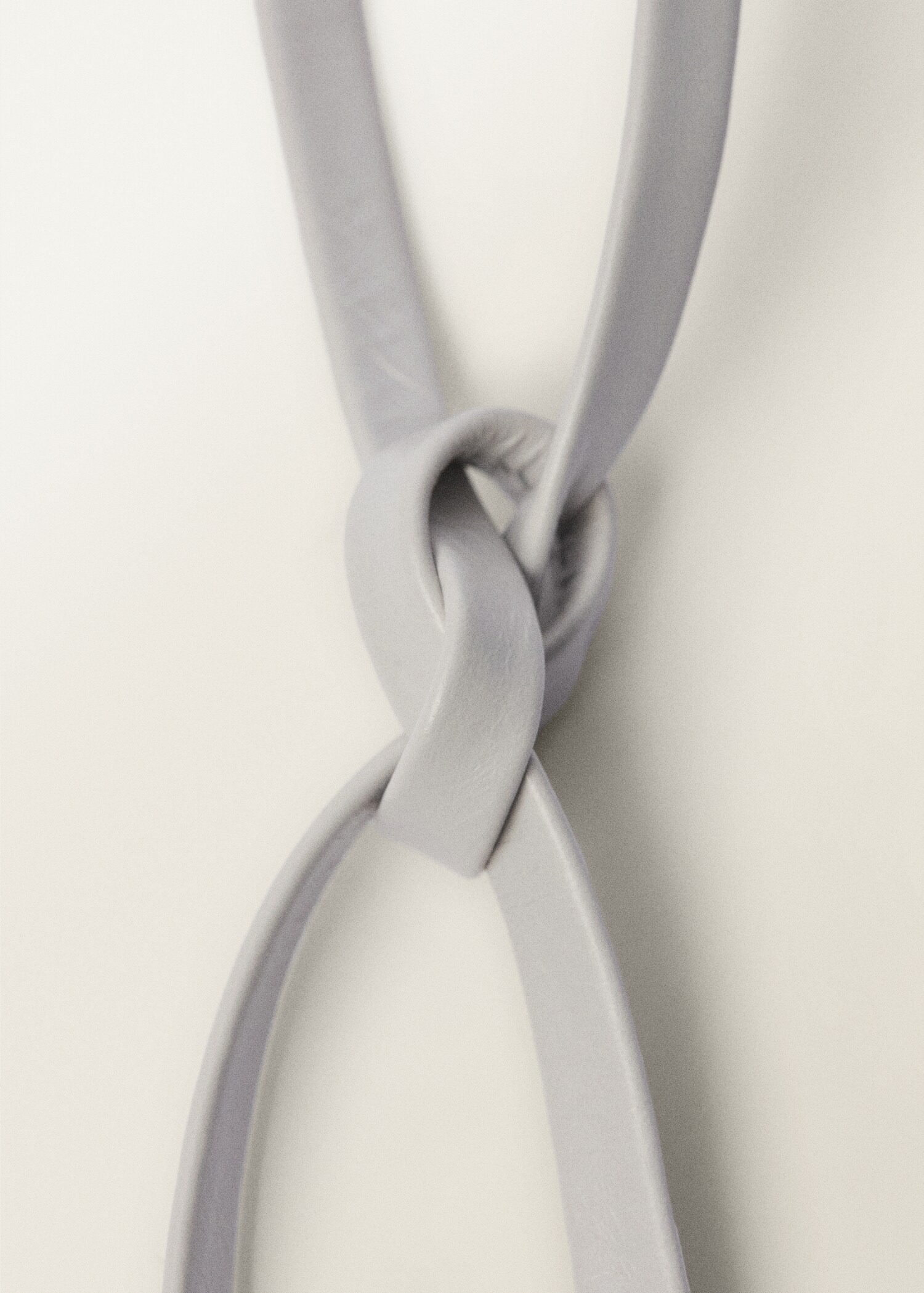 Thin leather belt with flower detail - Details of the article 1