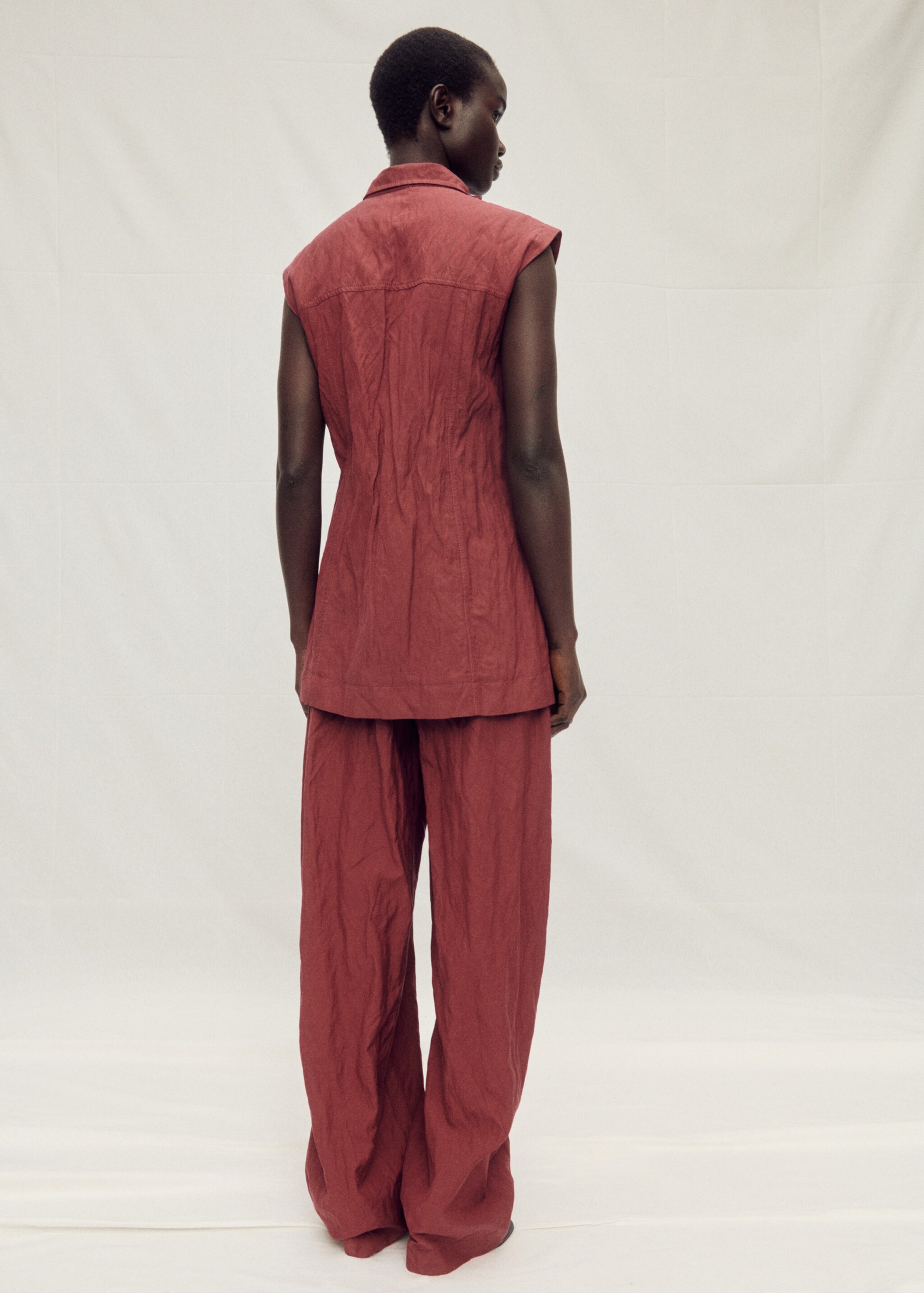 Creased-effect suit waistcoat with pockets - Reverse of the article