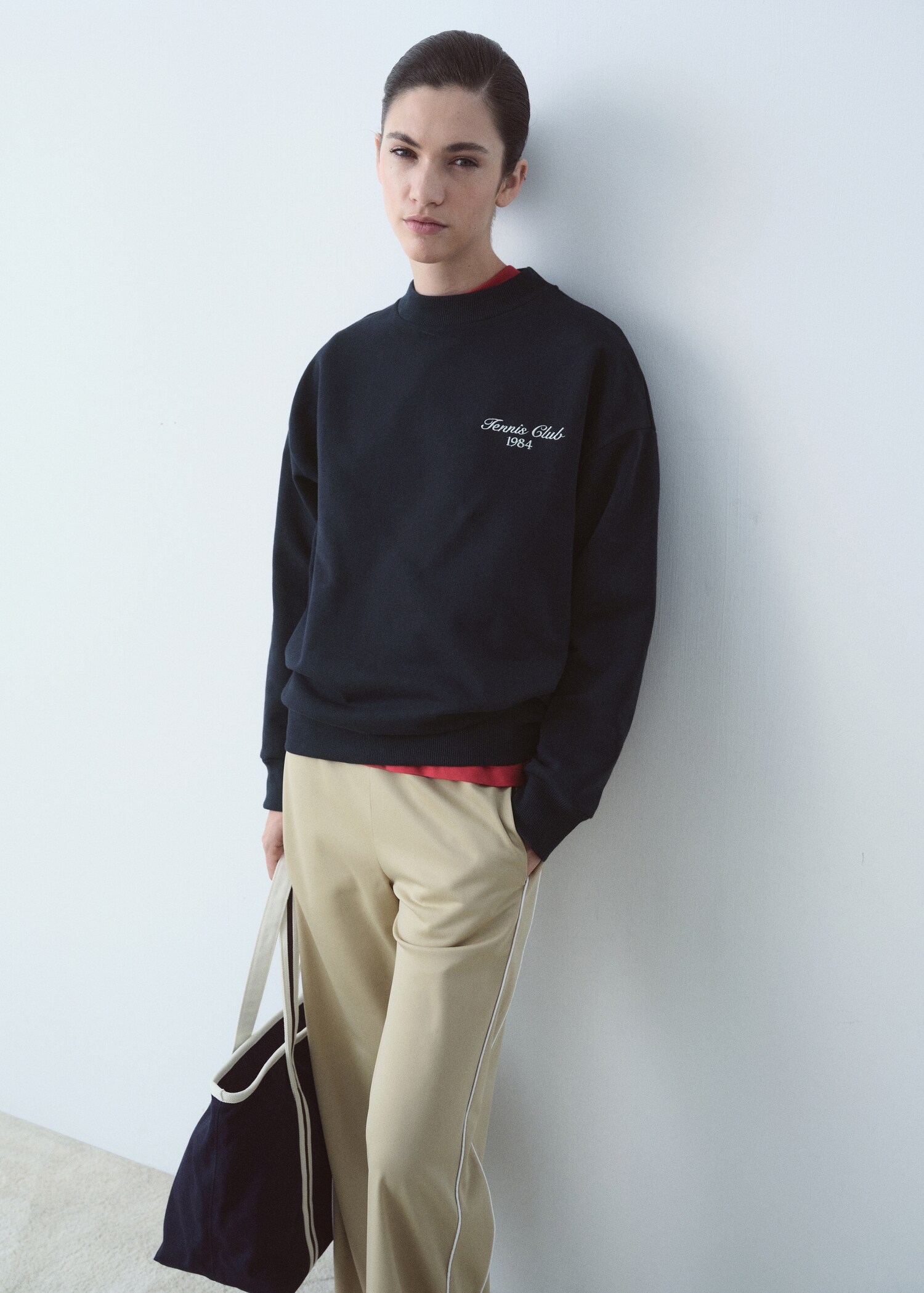 Sudadera oversize mensaje estampado - Plano medio