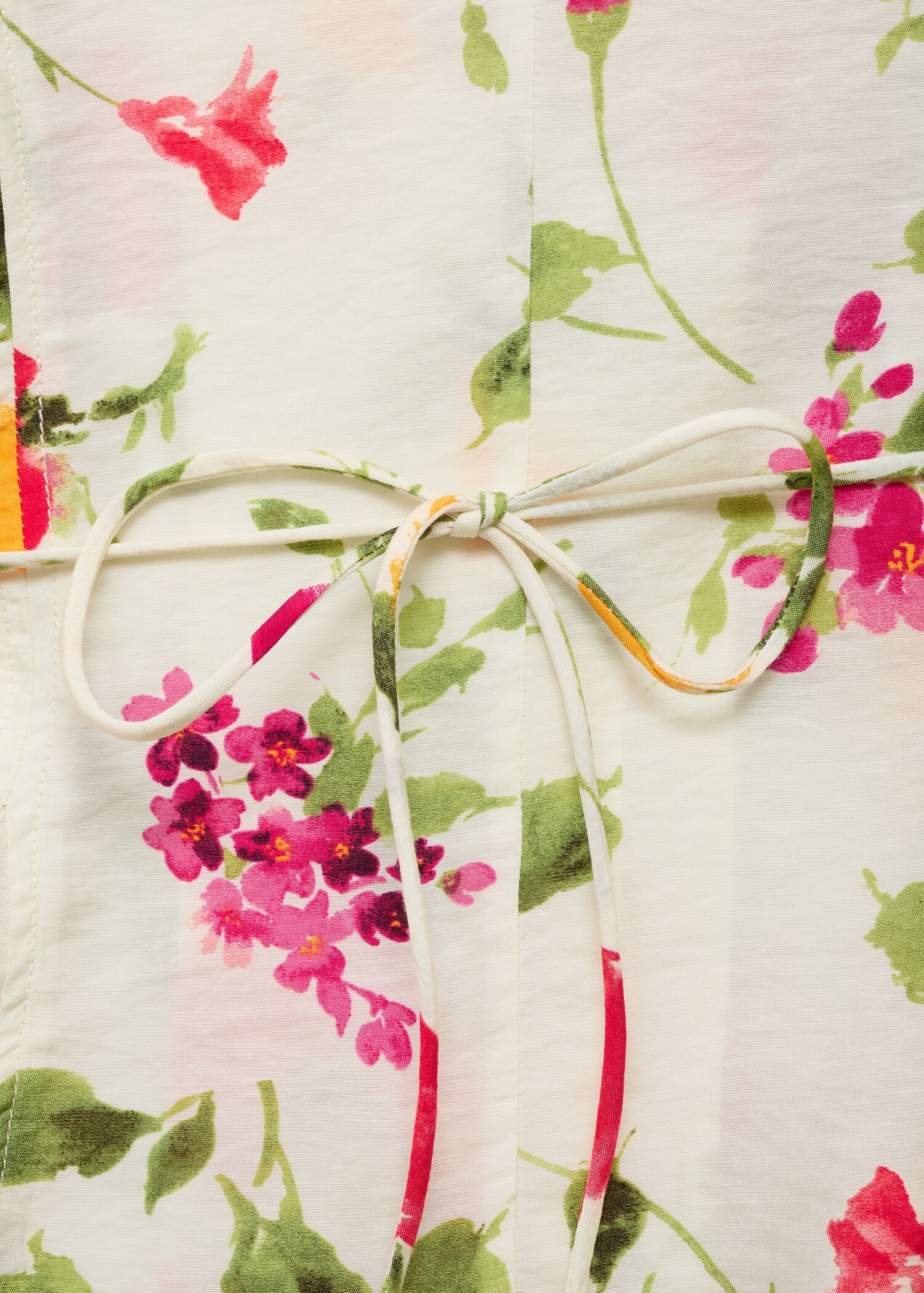 Figursydd bluse med blomster og knapper - Artikkeldetalj 0