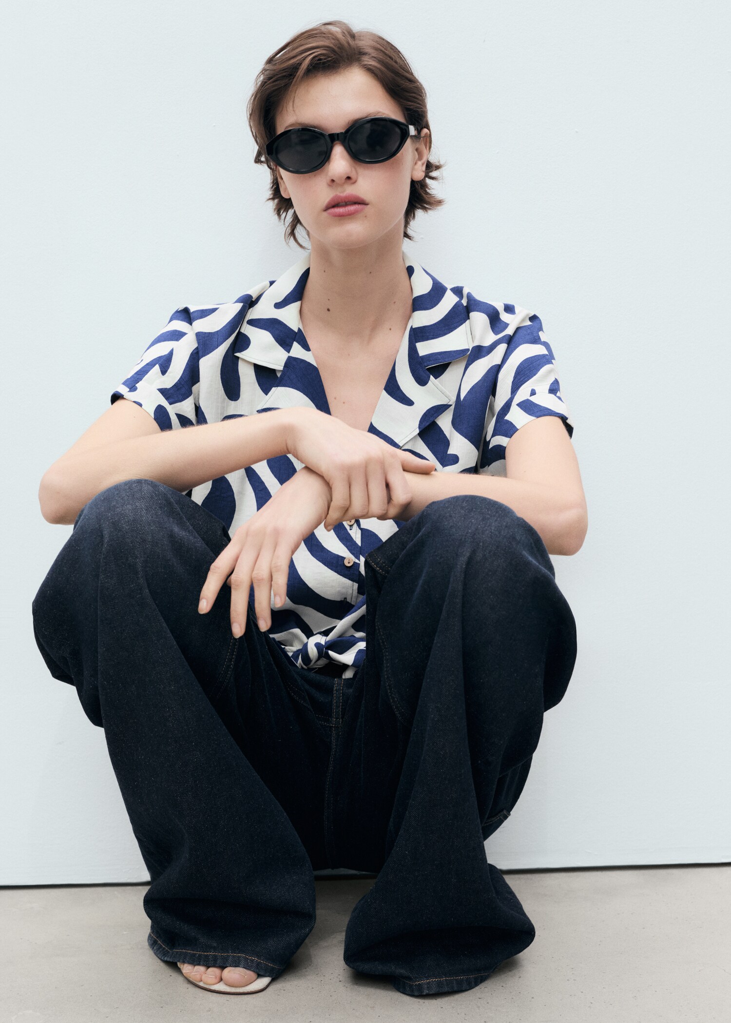 Printed crop shirt with knot detail - Details of the article 2
