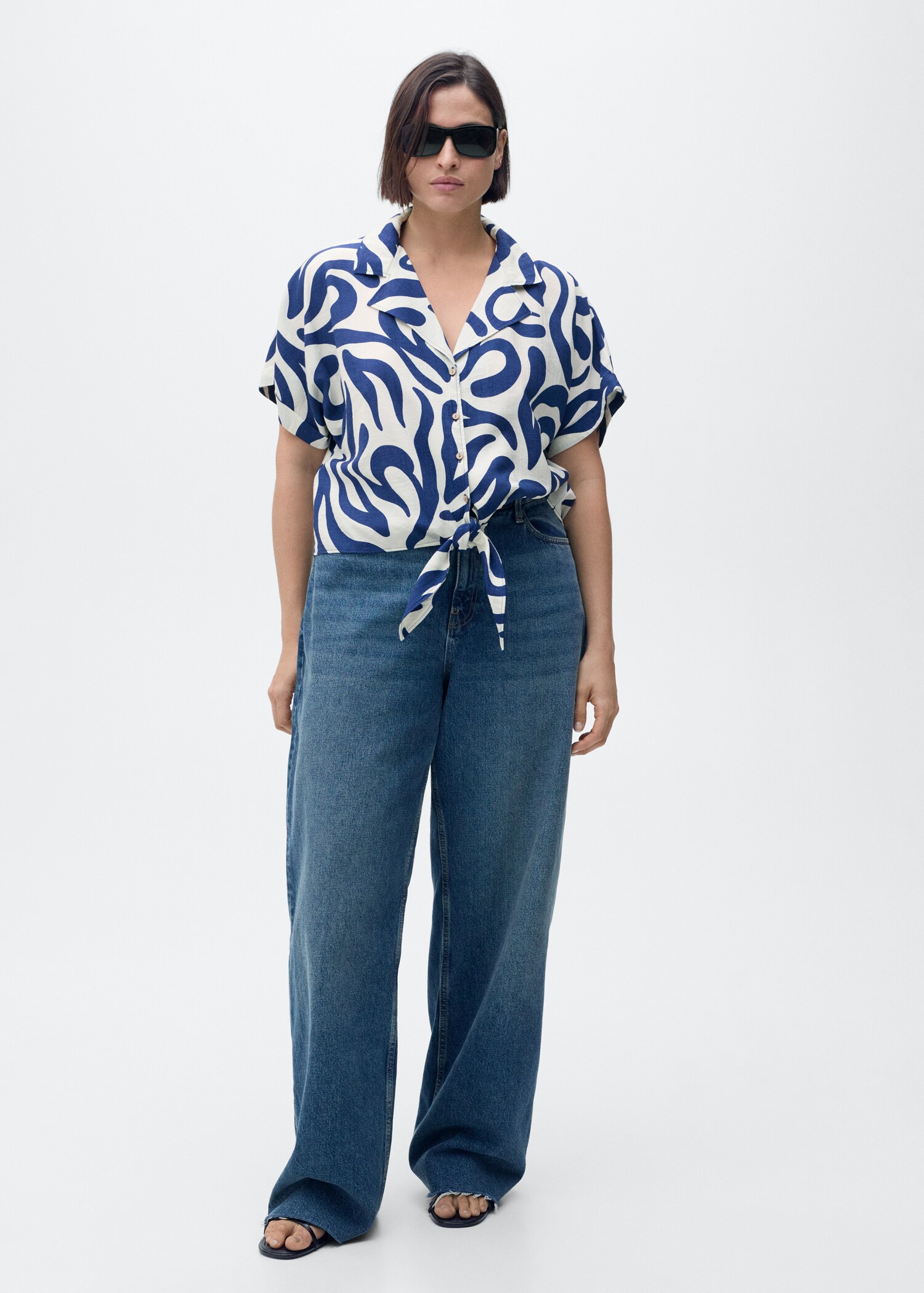 Printed crop shirt with knot detail - Details of the article 3
