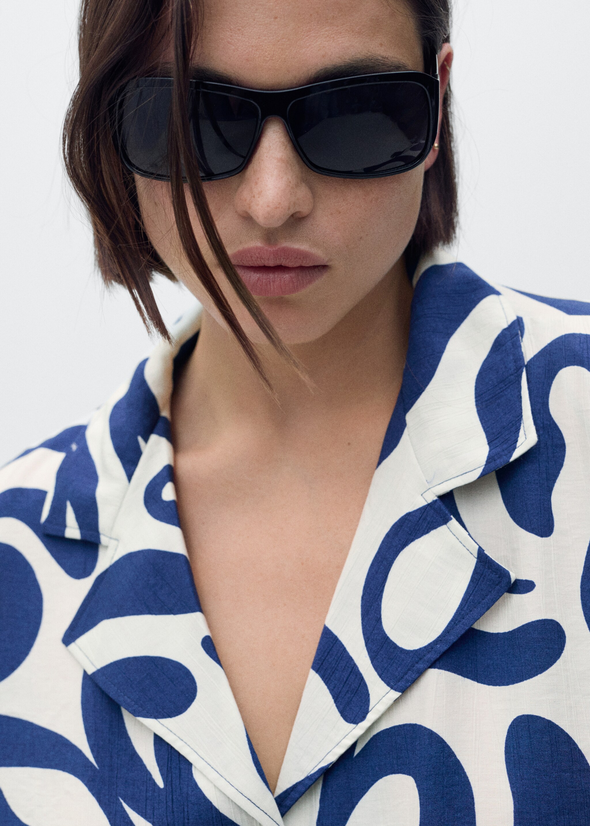 Printed crop shirt with knot detail - Details of the article 4