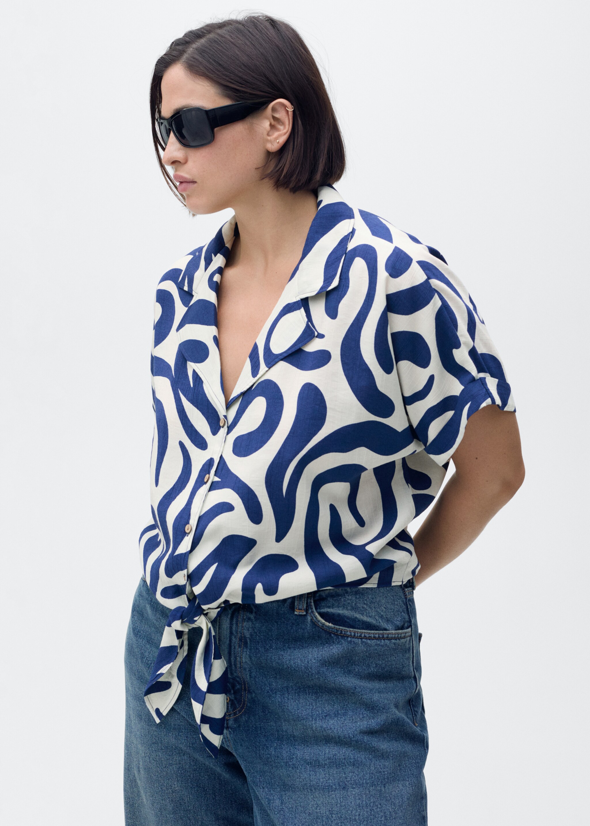 Printed crop shirt with knot detail - Details of the article 5