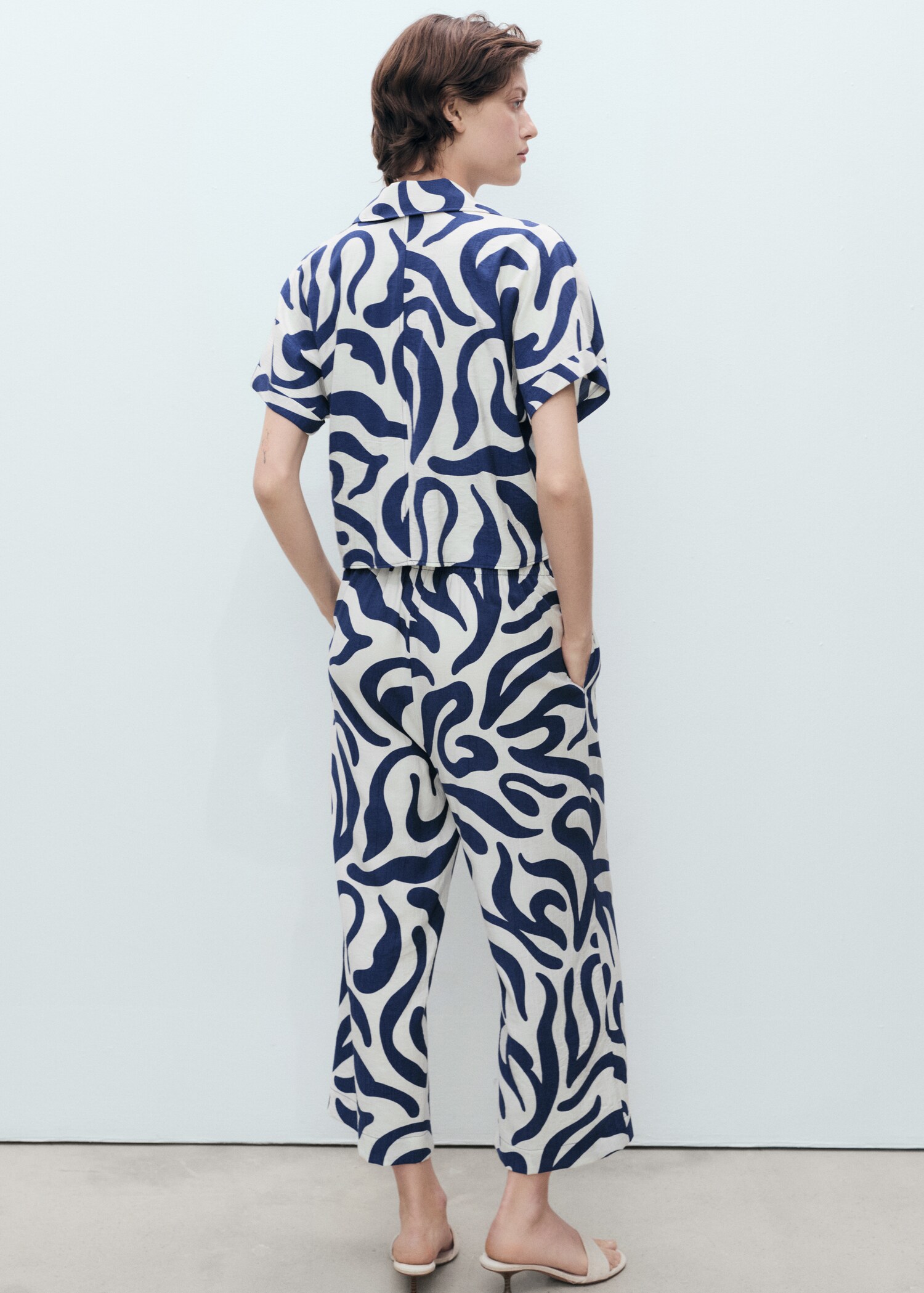 Printed crop shirt with knot detail - Reverse of the article