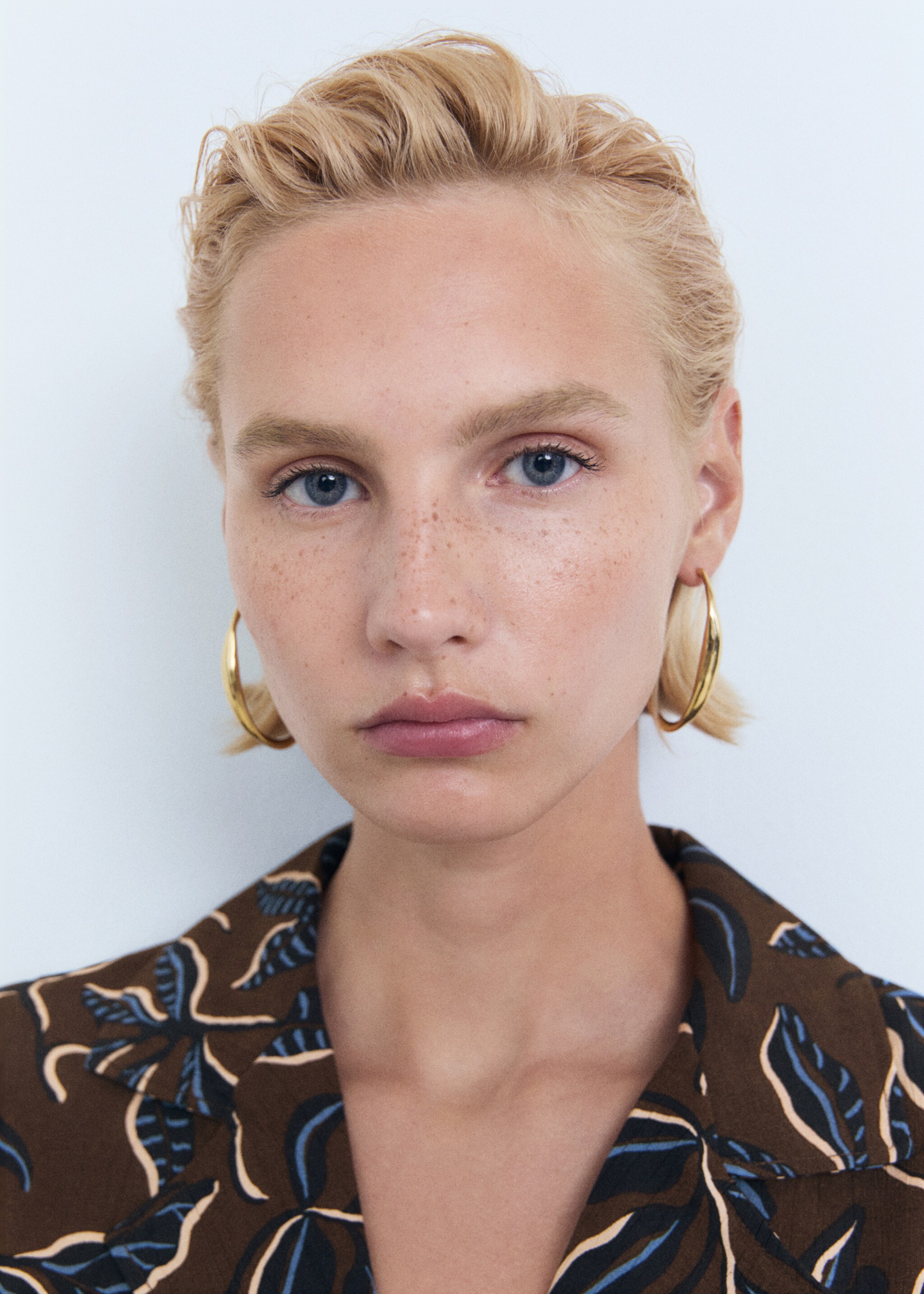 Printed crop shirt with knot detail - Details of the article 1