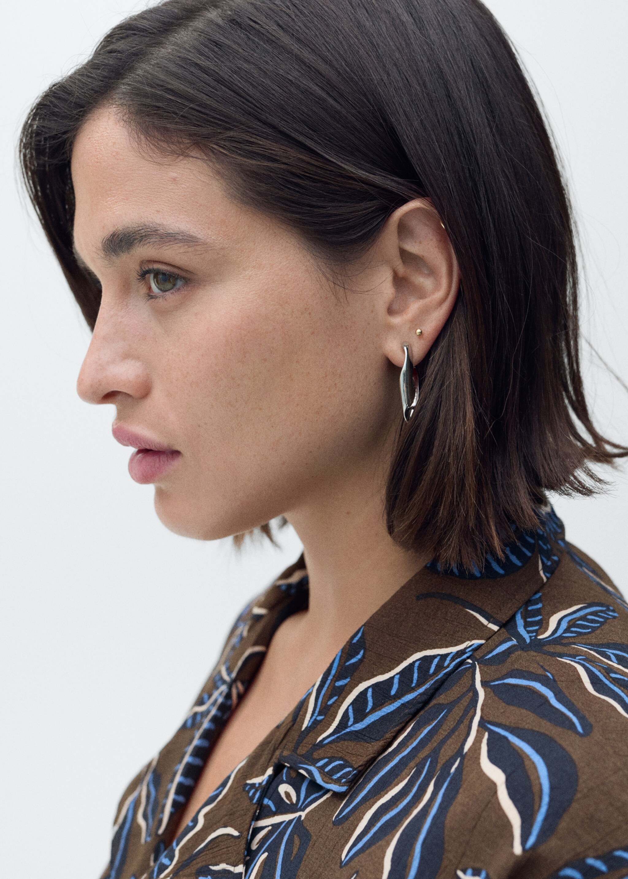 Printed crop shirt with knot detail - Details of the article 4