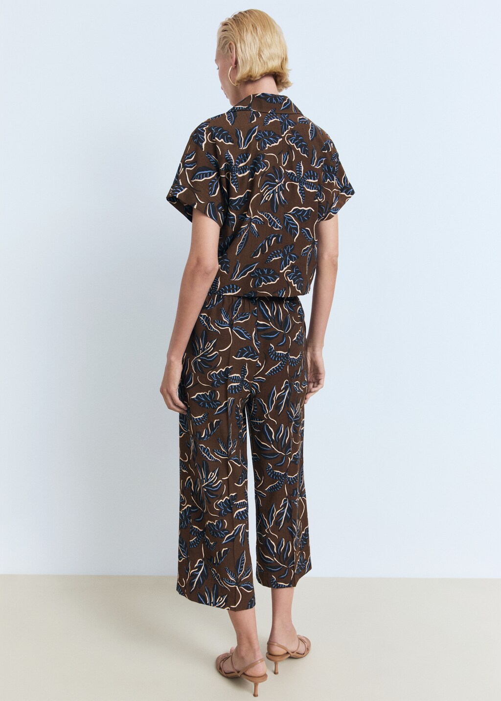 Printed crop shirt with knot detail