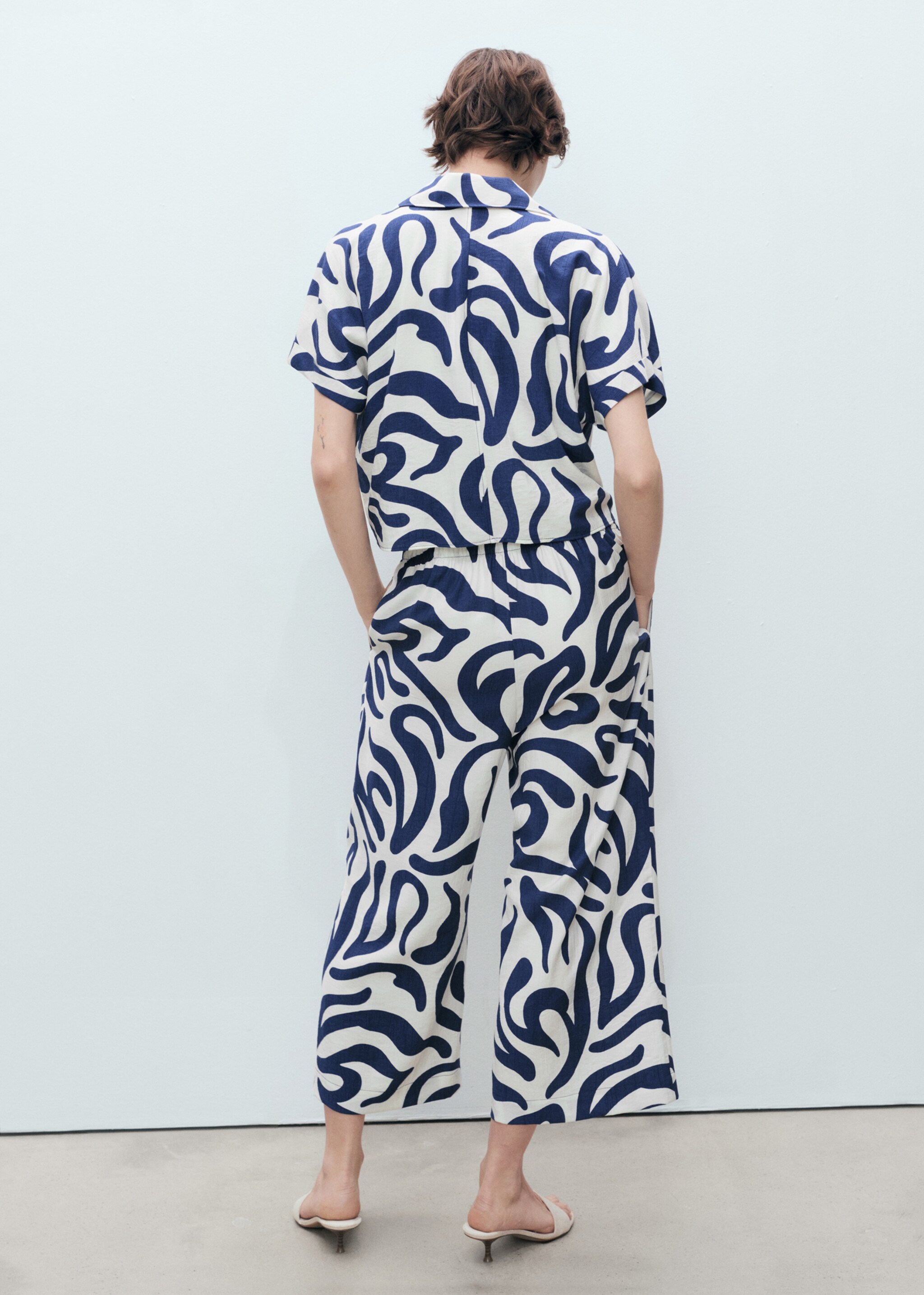 Printed culotte trousers - Reverse of the article