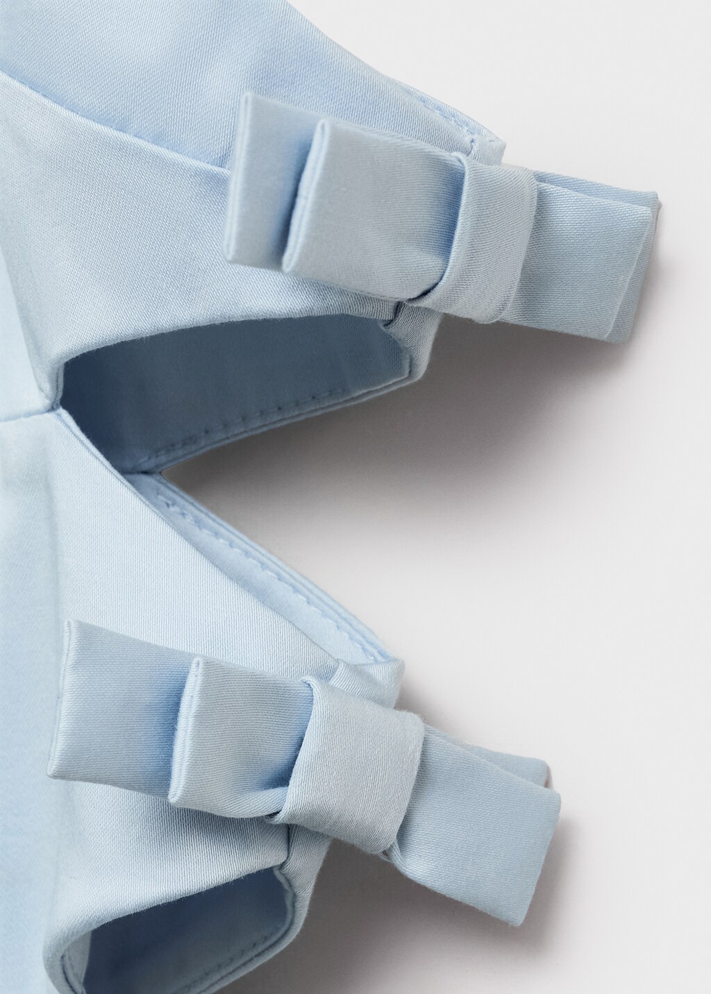 Short cut-out dress with bows