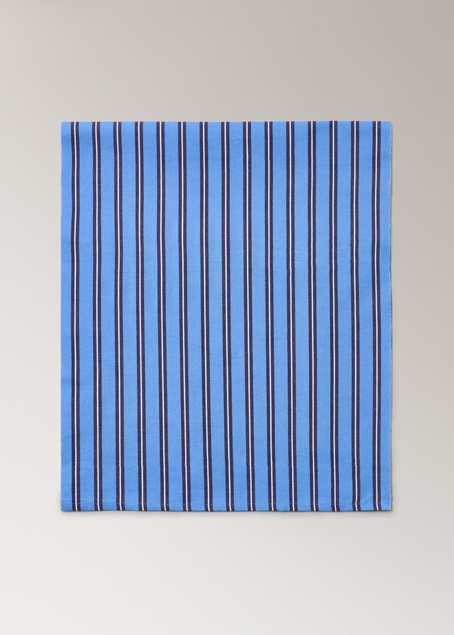 Cotton table runner with geometric structure - Article without model