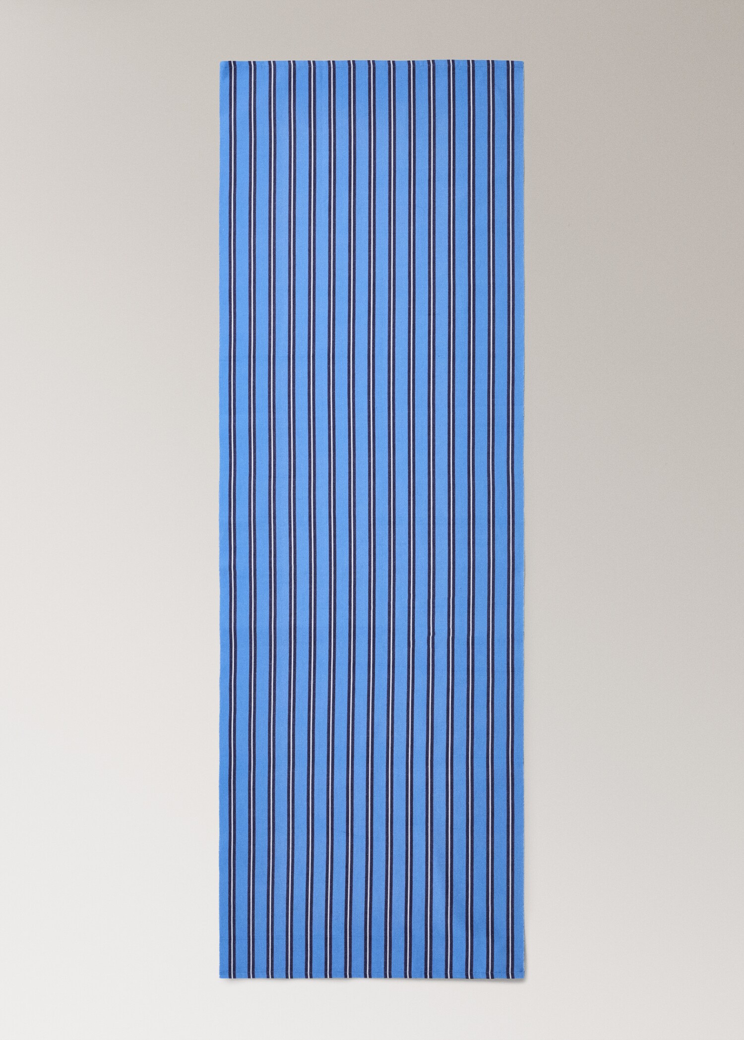 Cotton table runner with geometric structure - Details of the article 2