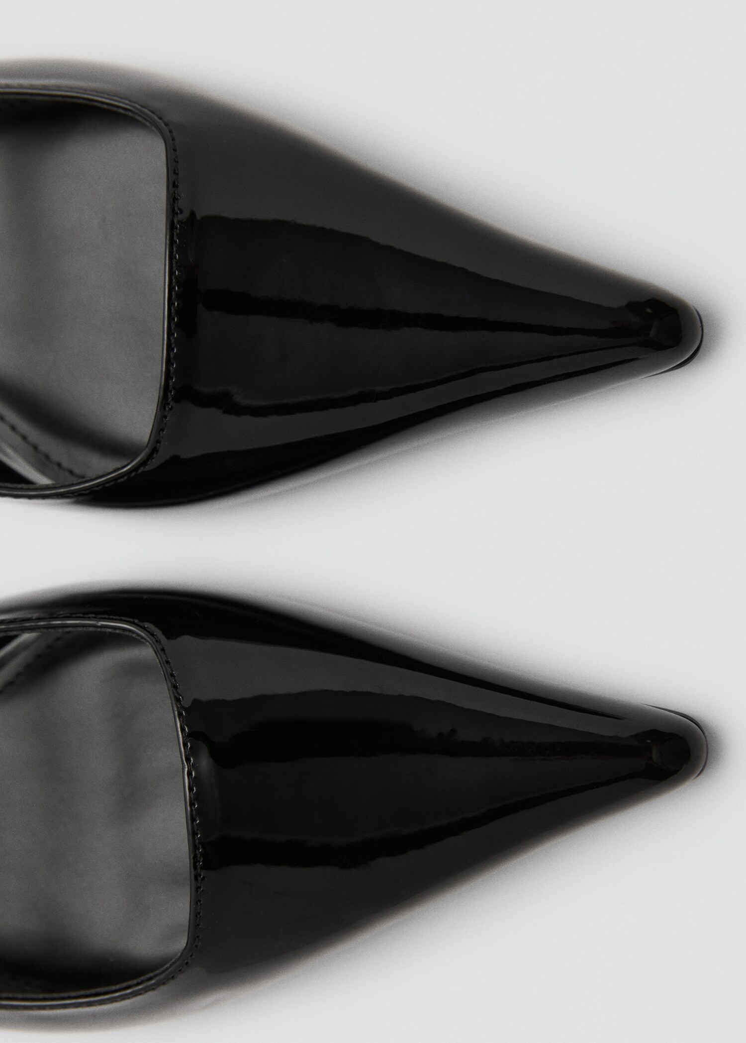 Kitten shoe with rhinestone detail - Details of the article 2