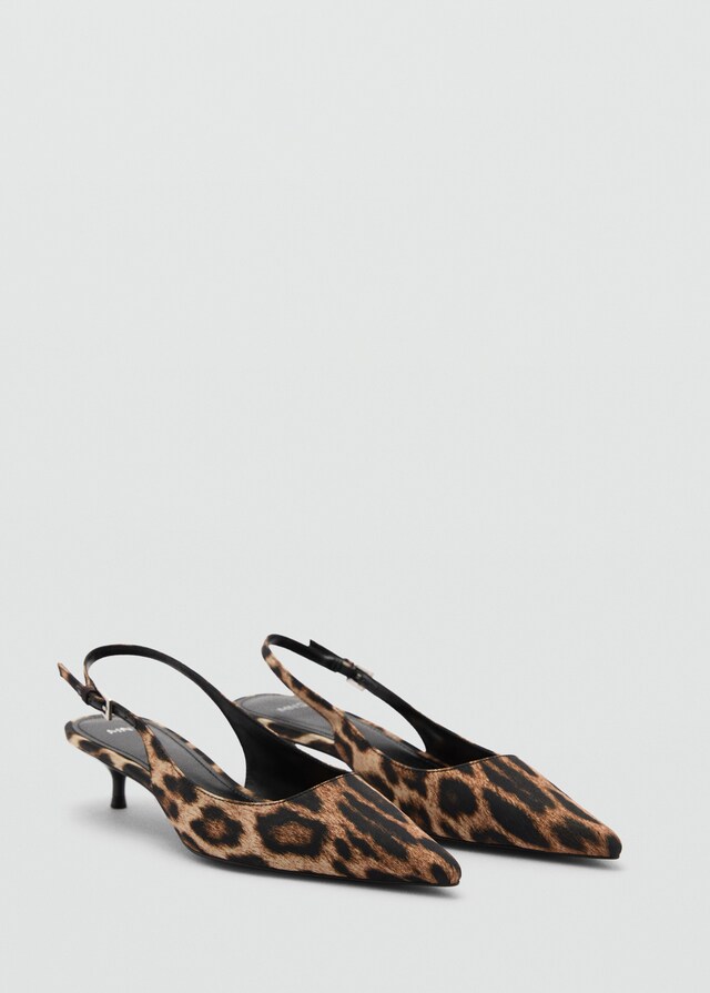 Leopard-print heeled shoes