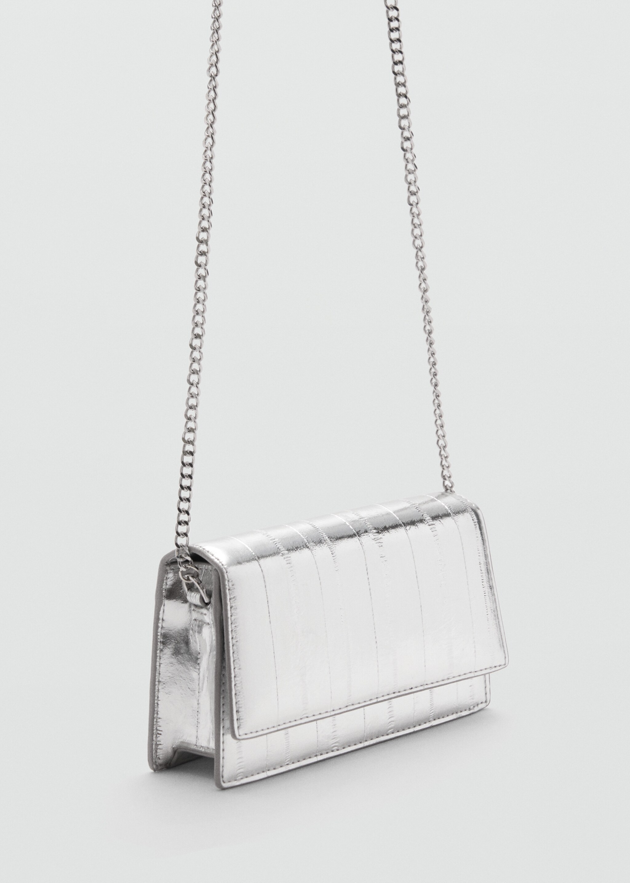 Textured leather effect bag - Средний план
