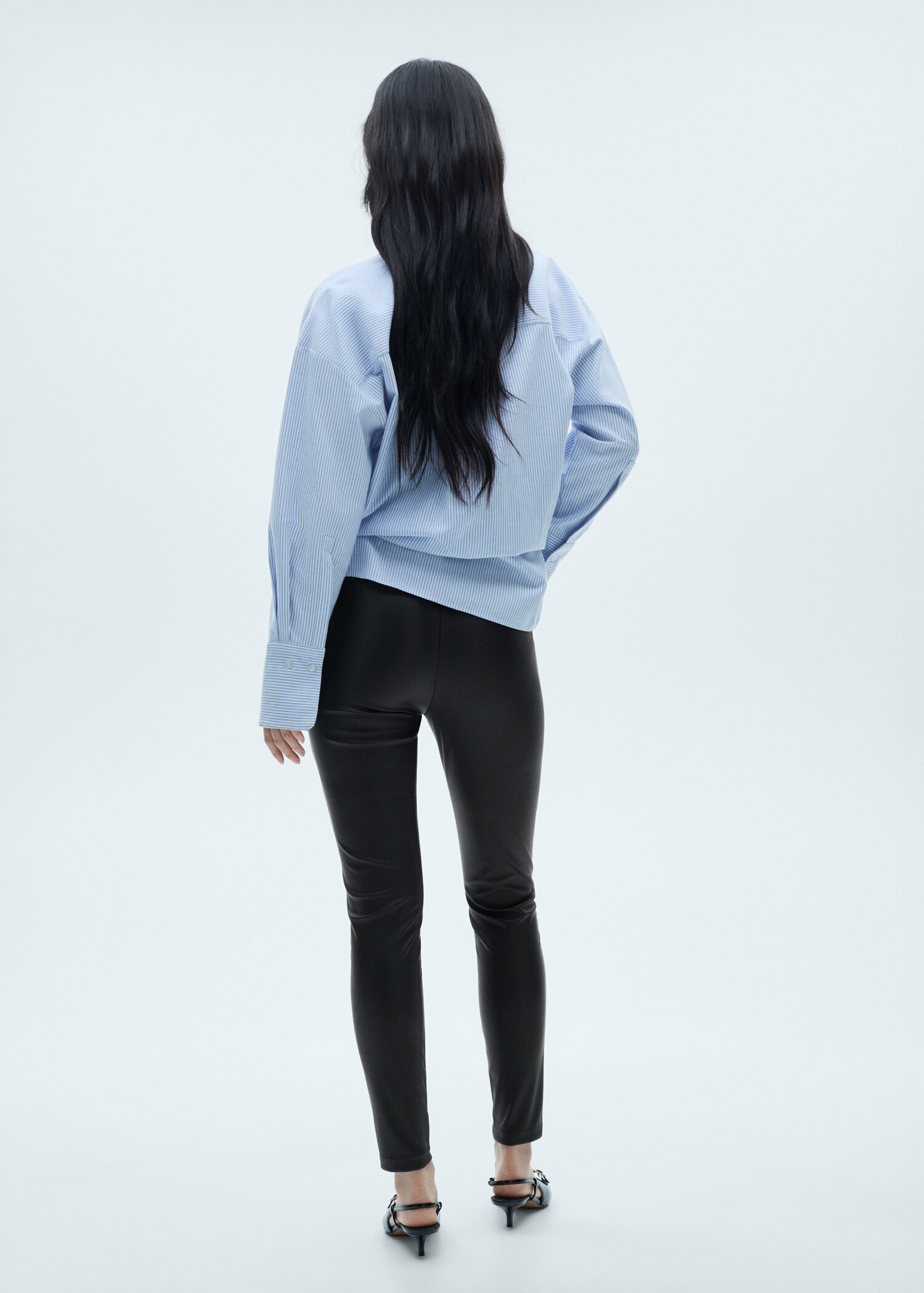 Leather-effect leggings - Reverse of the article