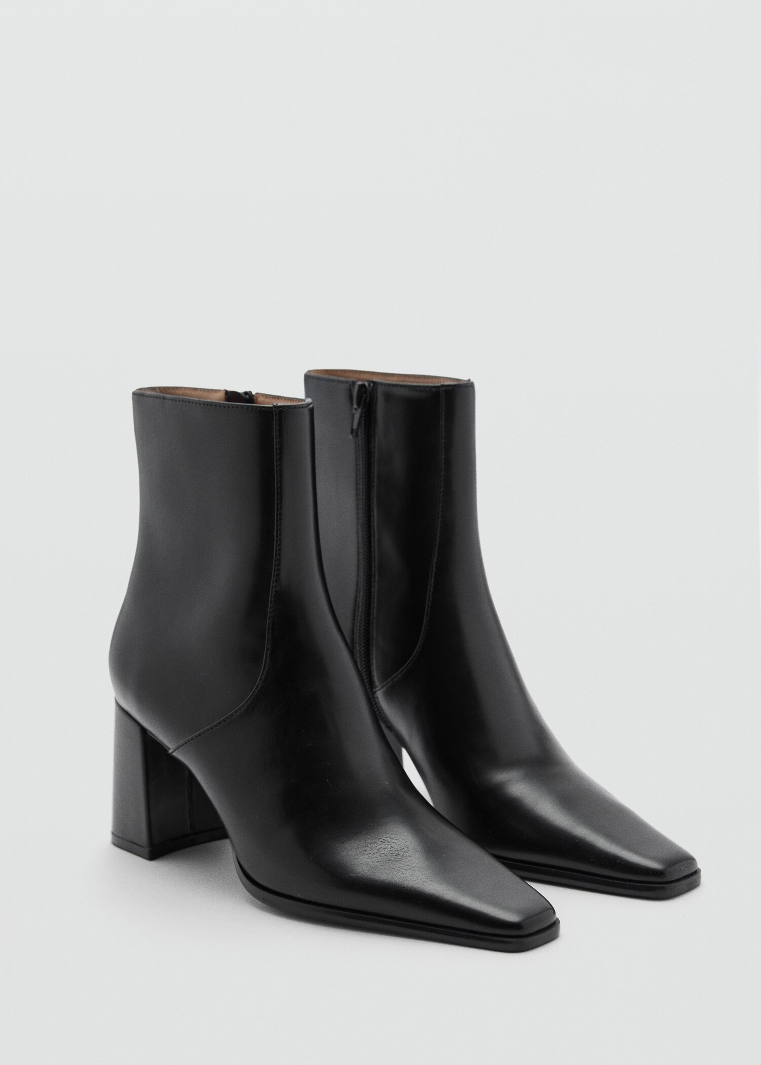 Ankle boots with block heel - Medium plane