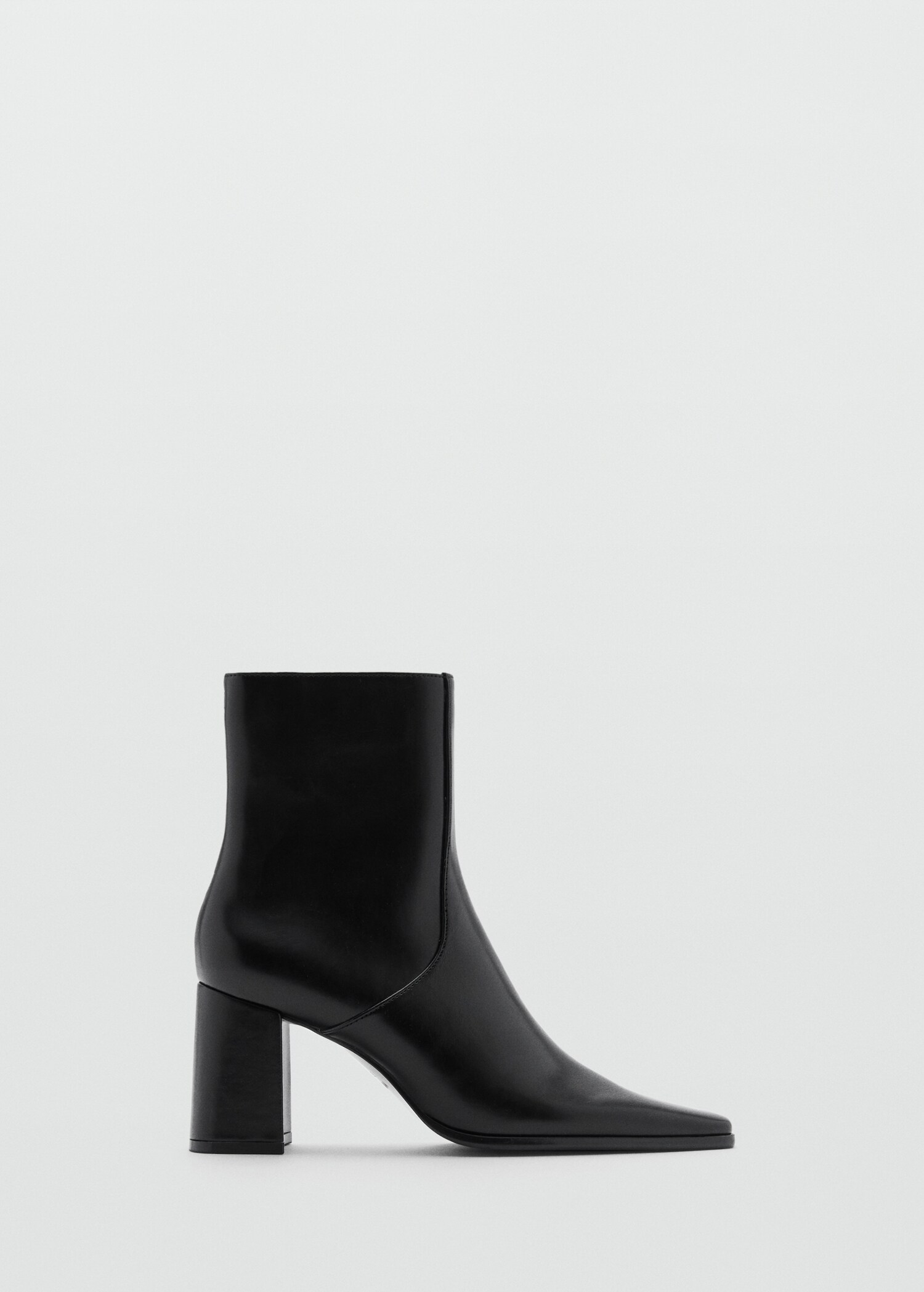 Ankle boots with block heel - Article without model