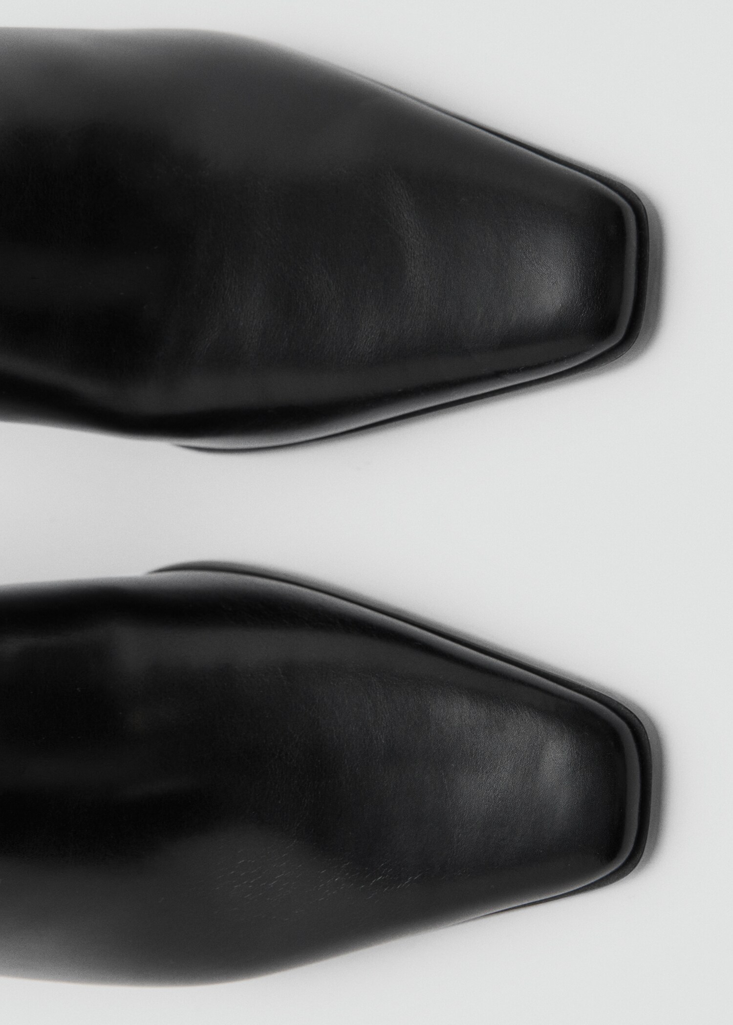 Ankle boots with block heel - Details of the article 3