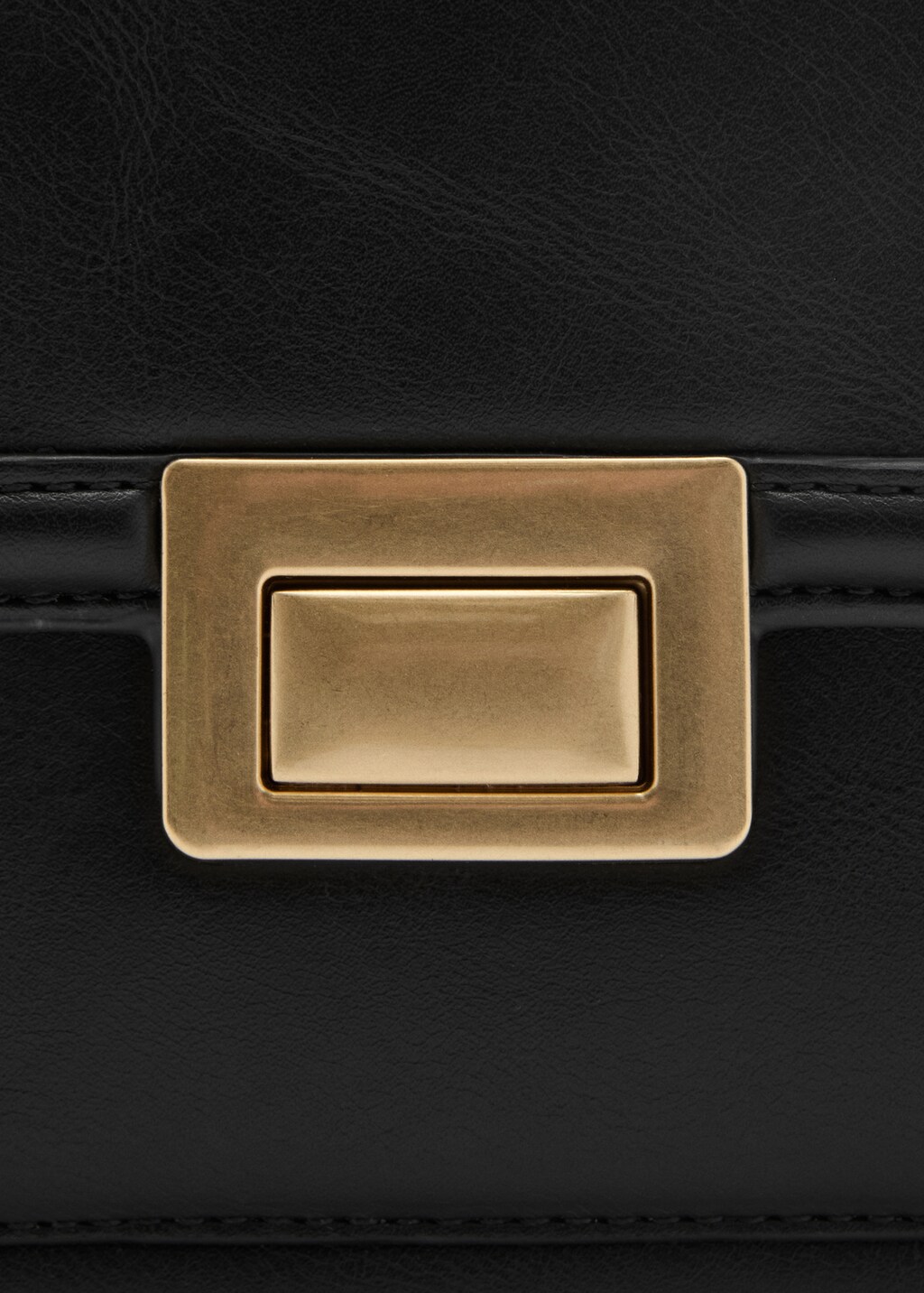 Crossbody bag with flap