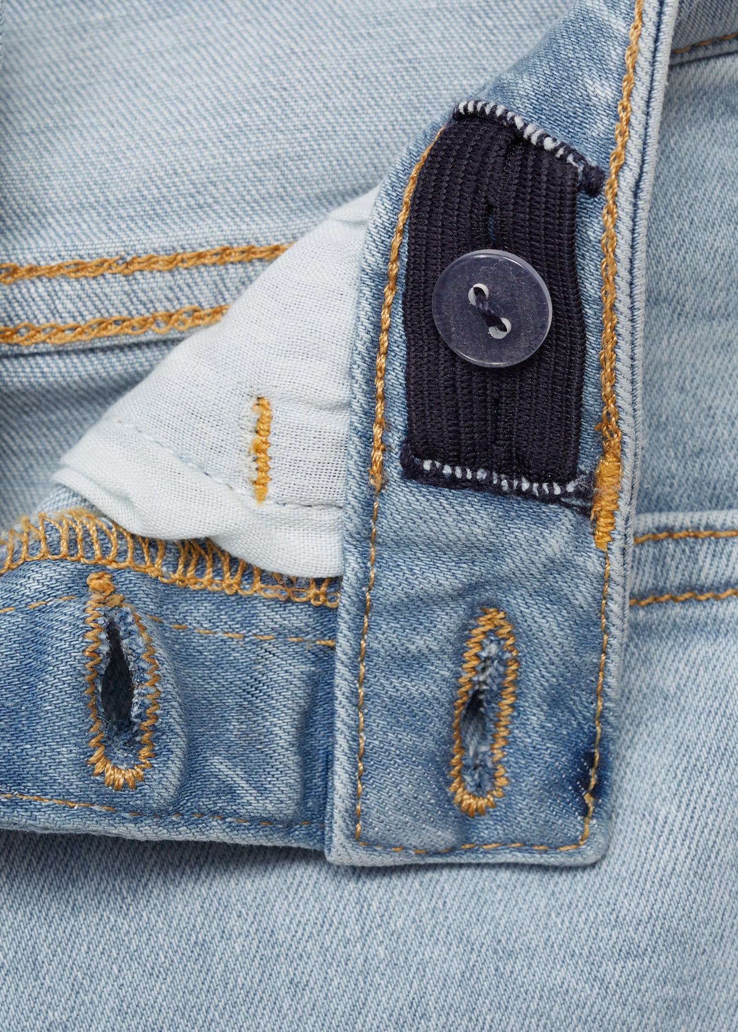 Buttons flare jeans - Details of the article 0