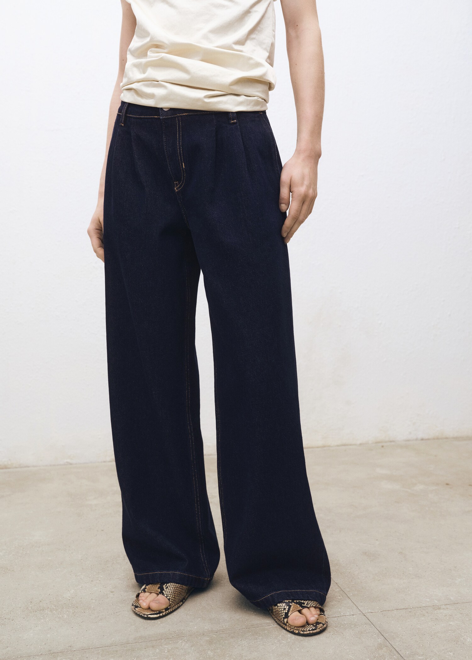Rinse-wash wide-leg jeans with pleats - Medium plane