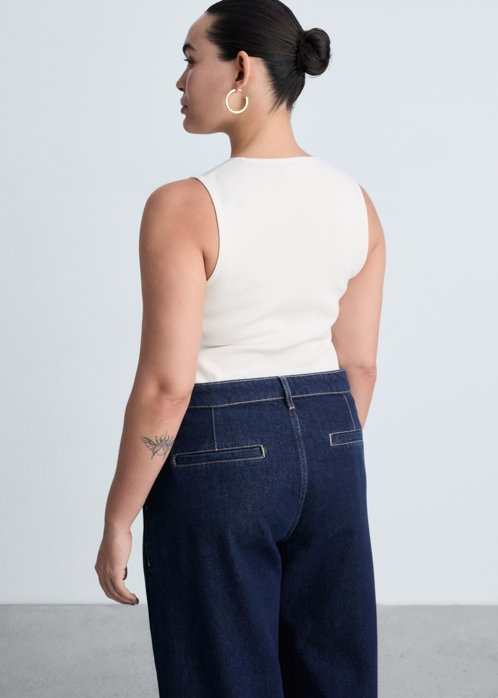 Rinse-wash wide-leg jeans with pleats - Details of the article 4