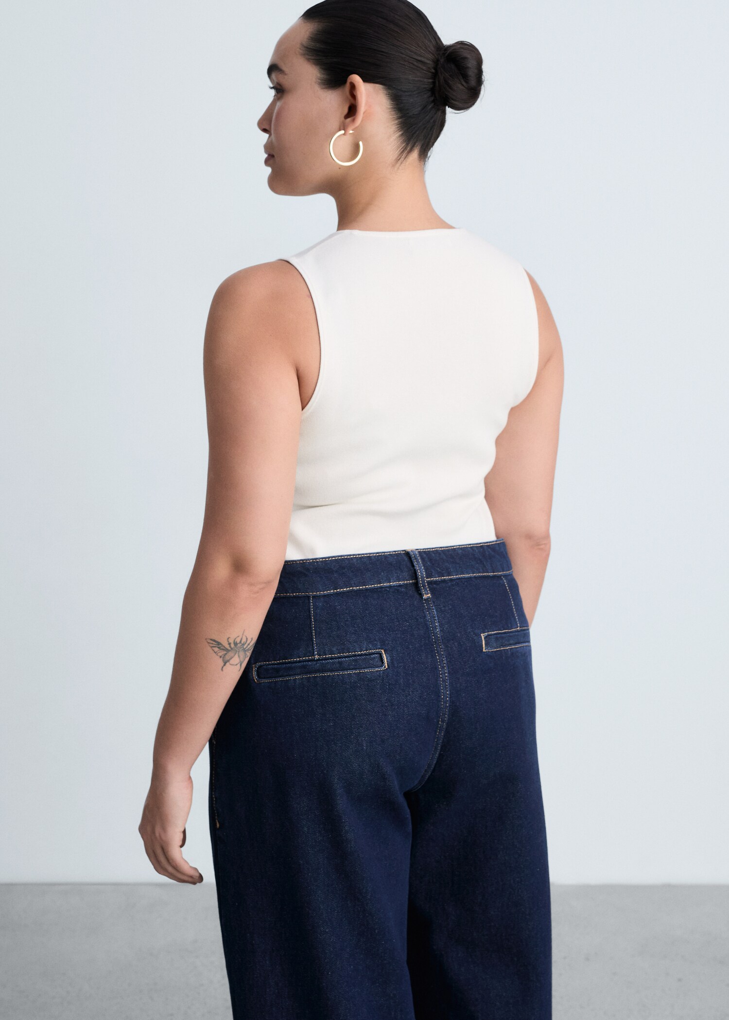 Rinse-wash wide-leg jeans with pleats - Details of the article 4