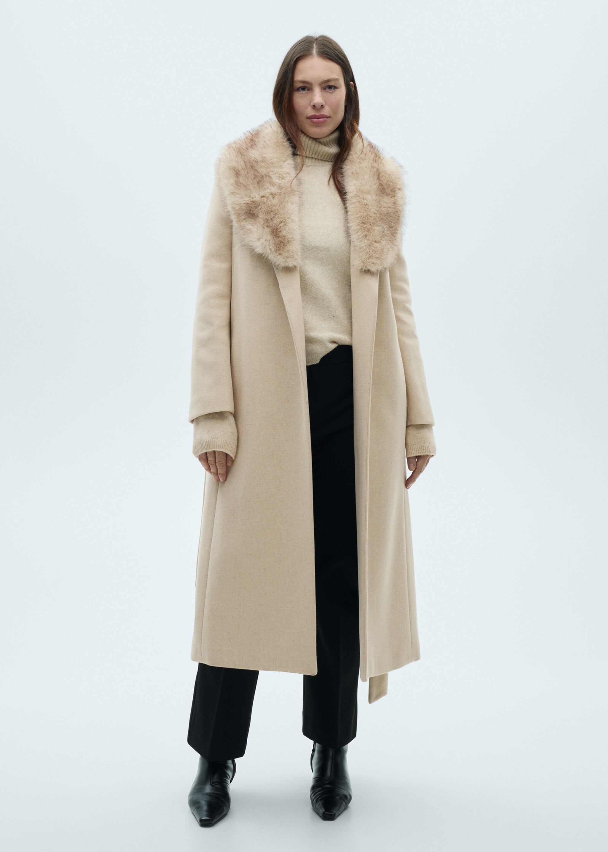 Butter wool coat with detachable collar - Details of the article 3