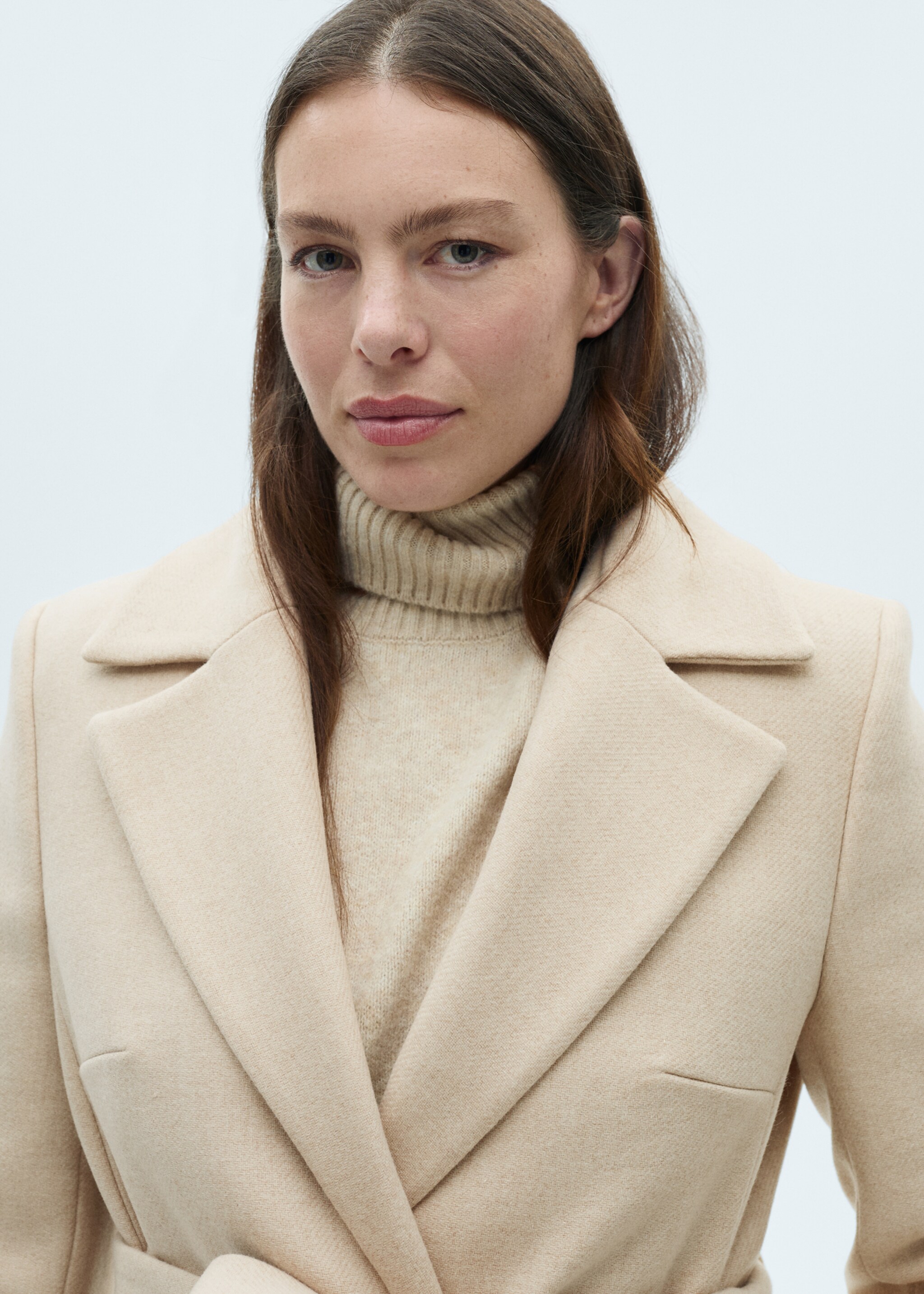 Butter wool coat with detachable collar - Details of the article 4