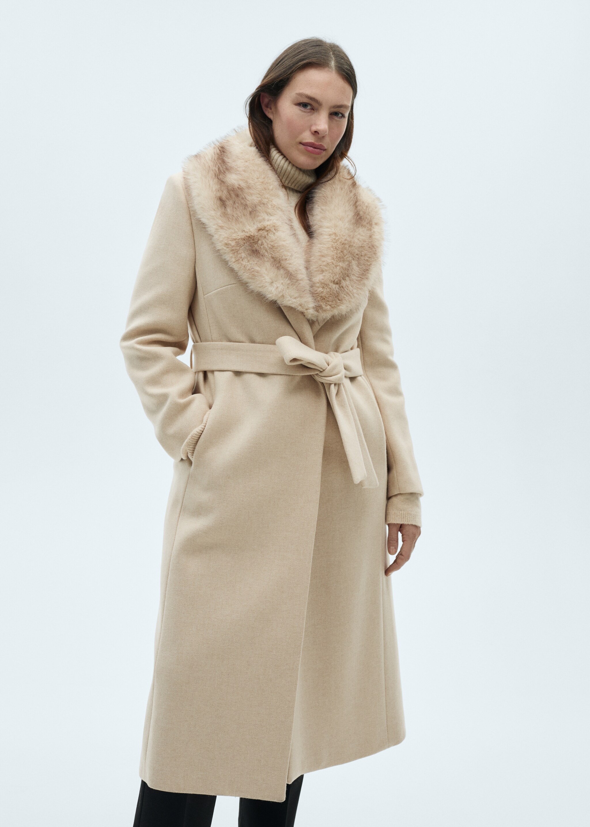 Butter wool coat with detachable collar - Details of the article 5