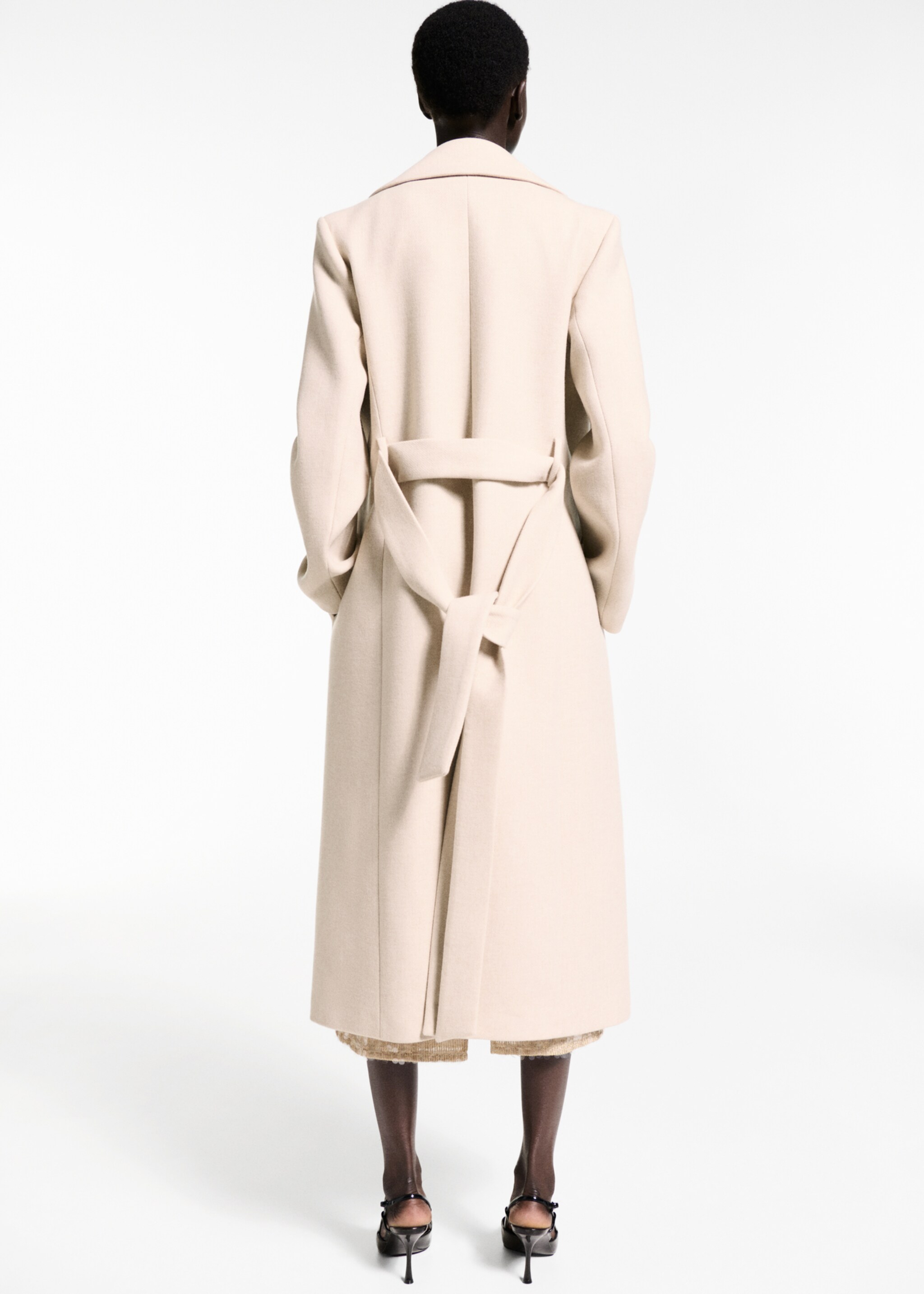Butter wool coat with detachable collar - Reverse of the article