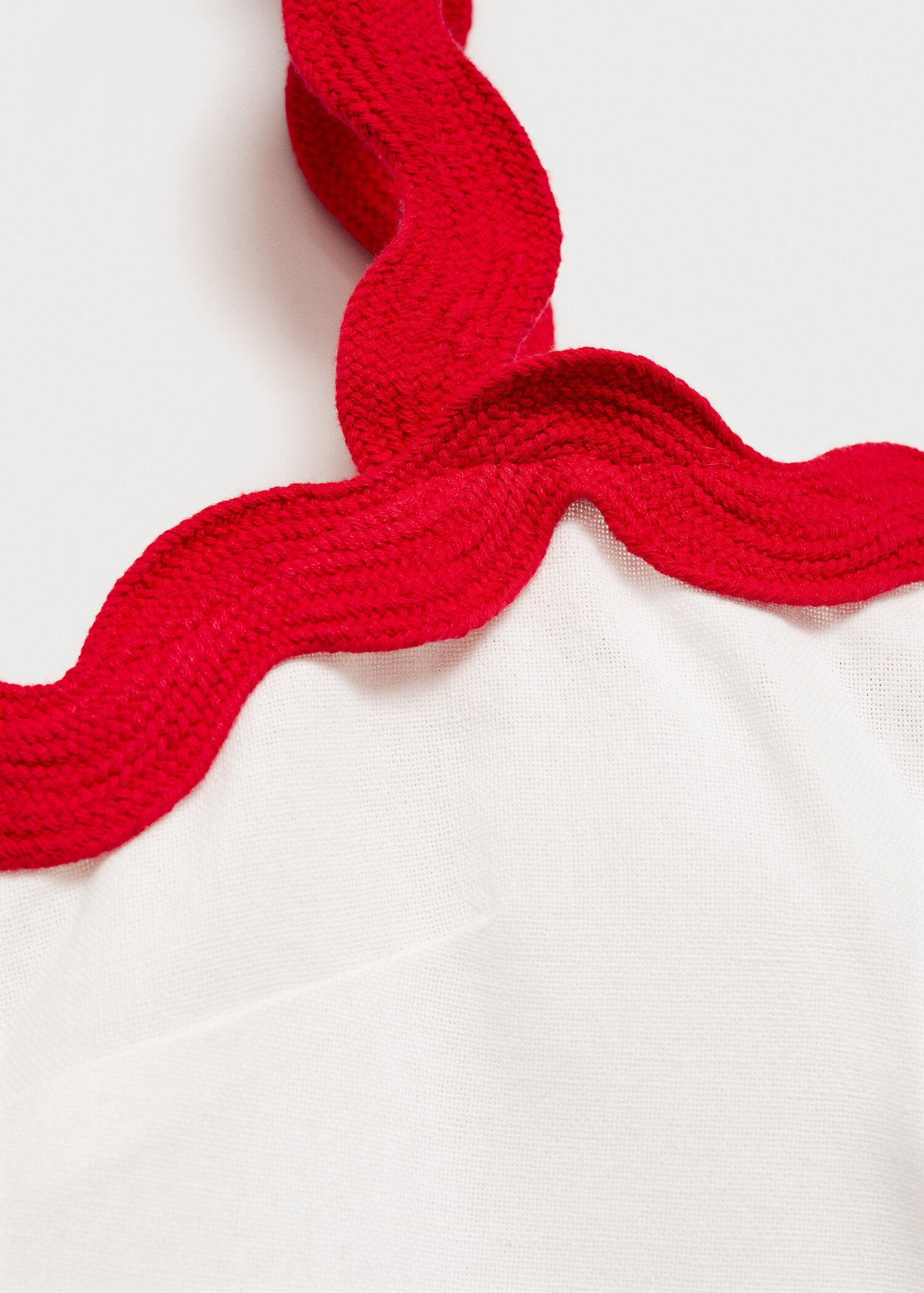 Contrast spaghetti strap top - Details of the article 8