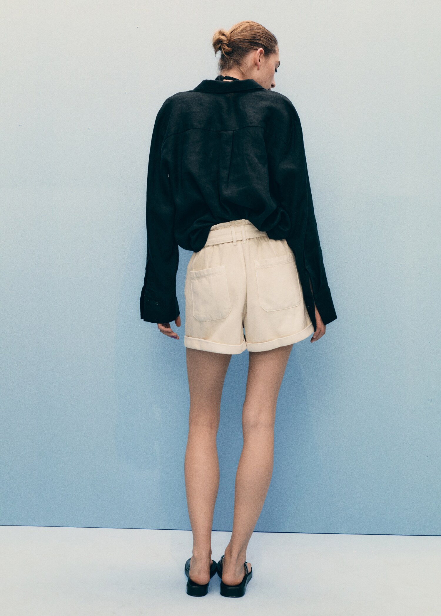 Shorts paperbag avec ourlet retroussé et ceinture - Verso de l’article